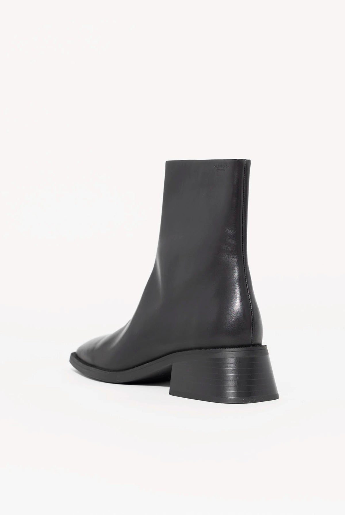 swatch_Black Leather vagabond blanca ankle boot