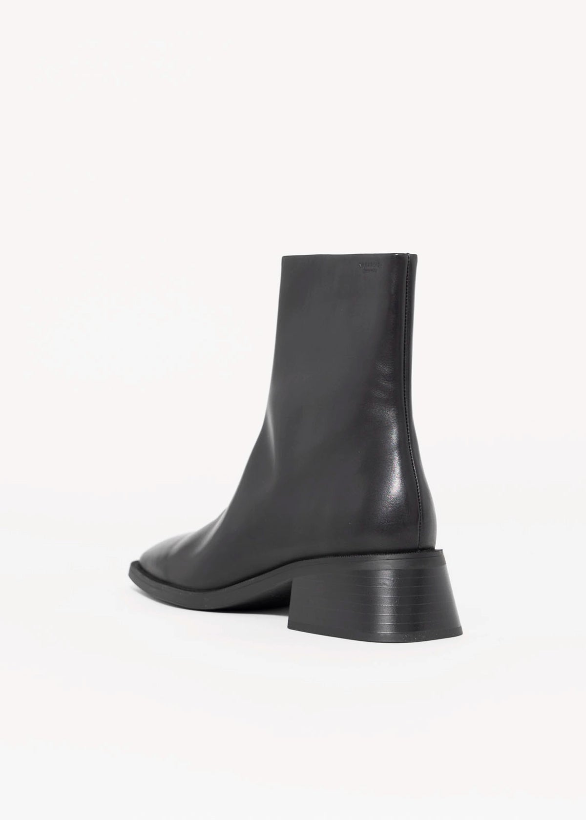 swatch_Black Leather vagabond blanca ankle boot