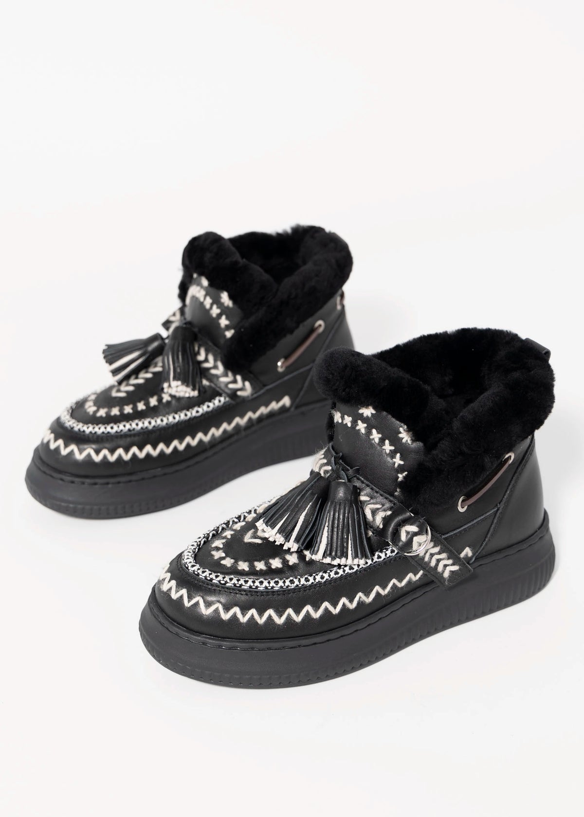 swatch_Black Leather nanku l'idea shearling lined booties