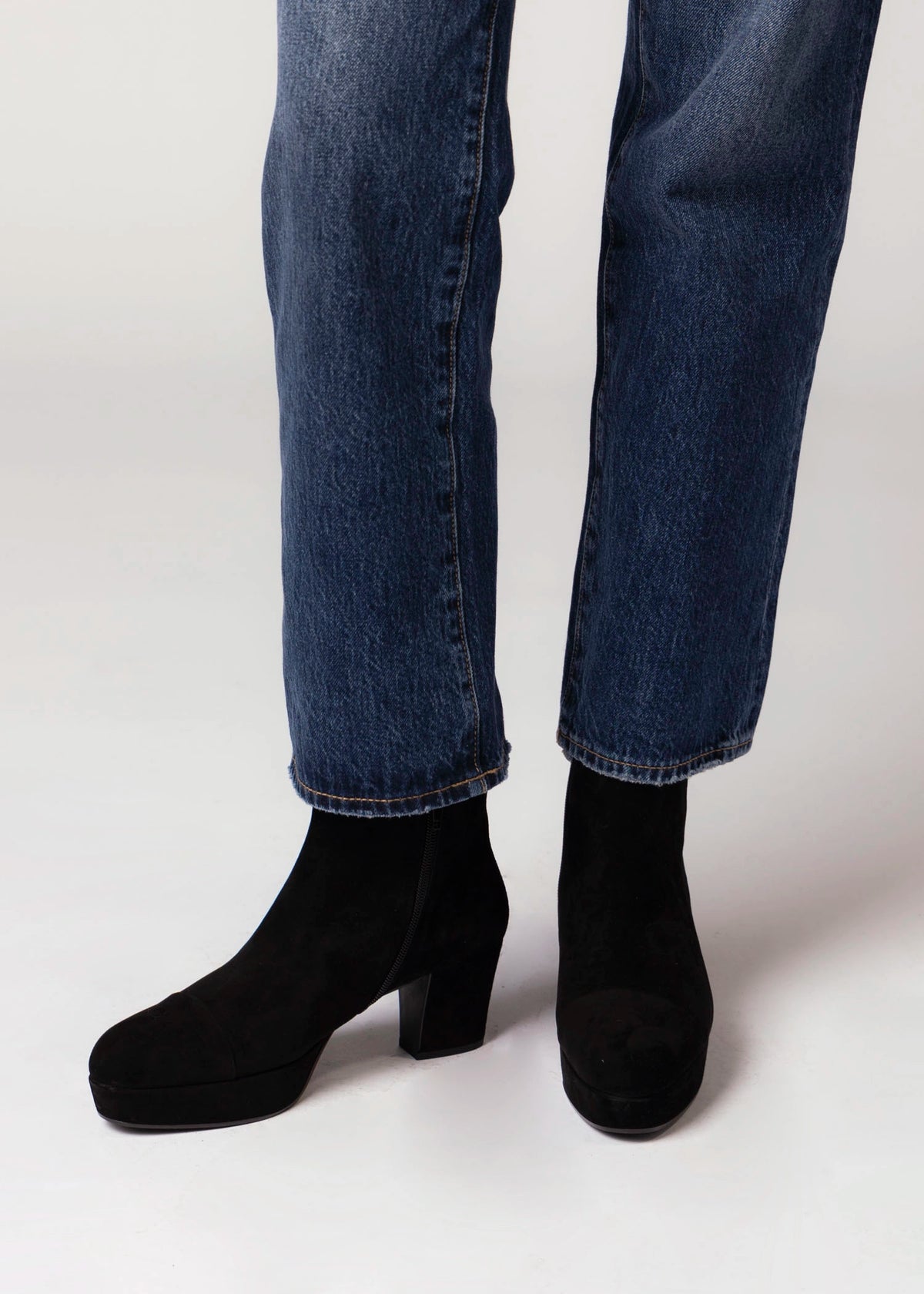 swatch_Black Suede jeffrey campbell livre platform boots