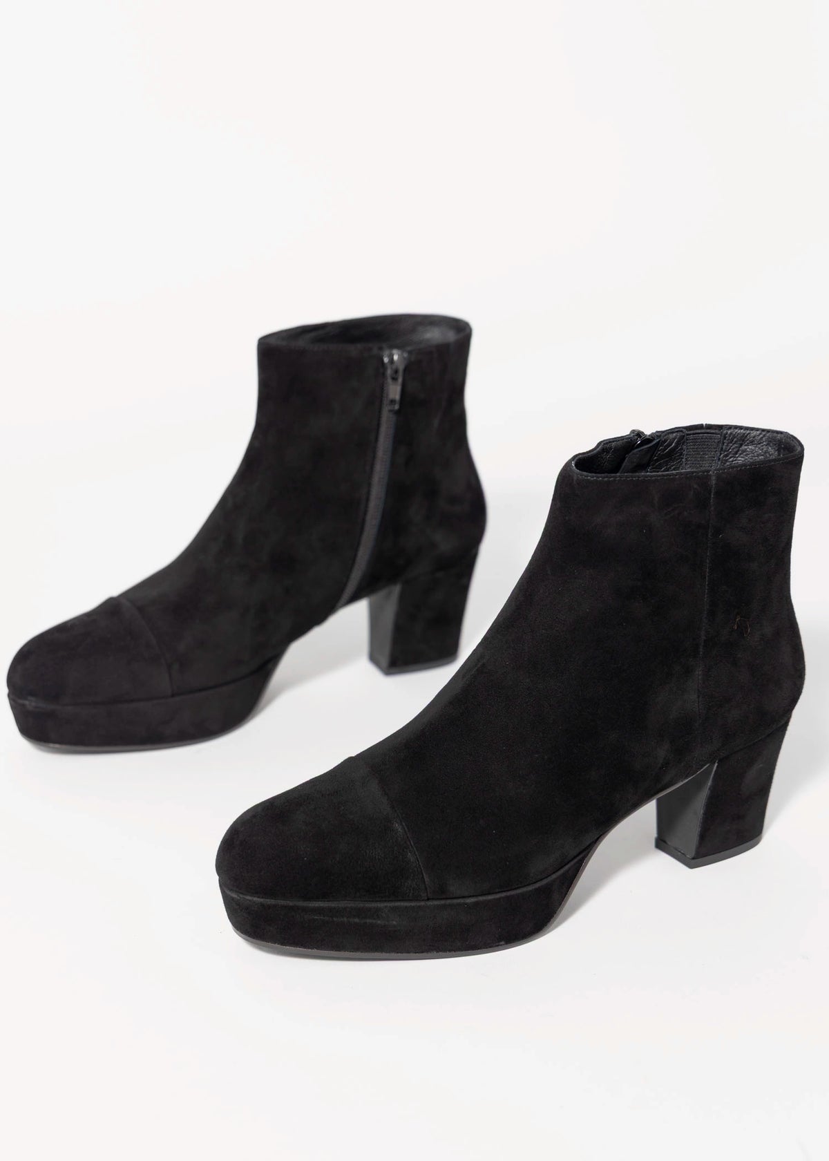 swatch_Black Suede jeffrey campbell livre platform boots