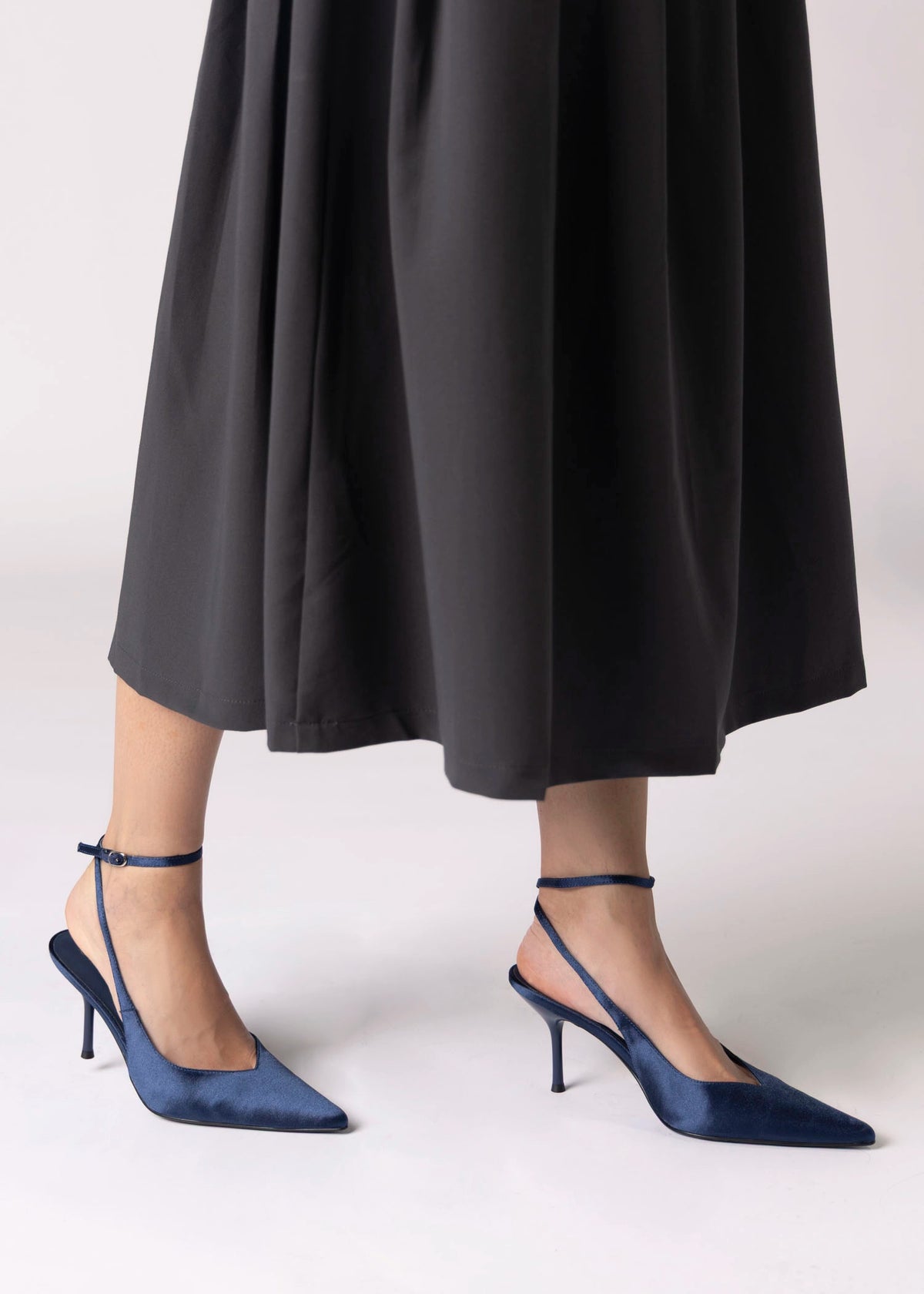 swatch_Navy Satin jeffrey campbell executive satin pump