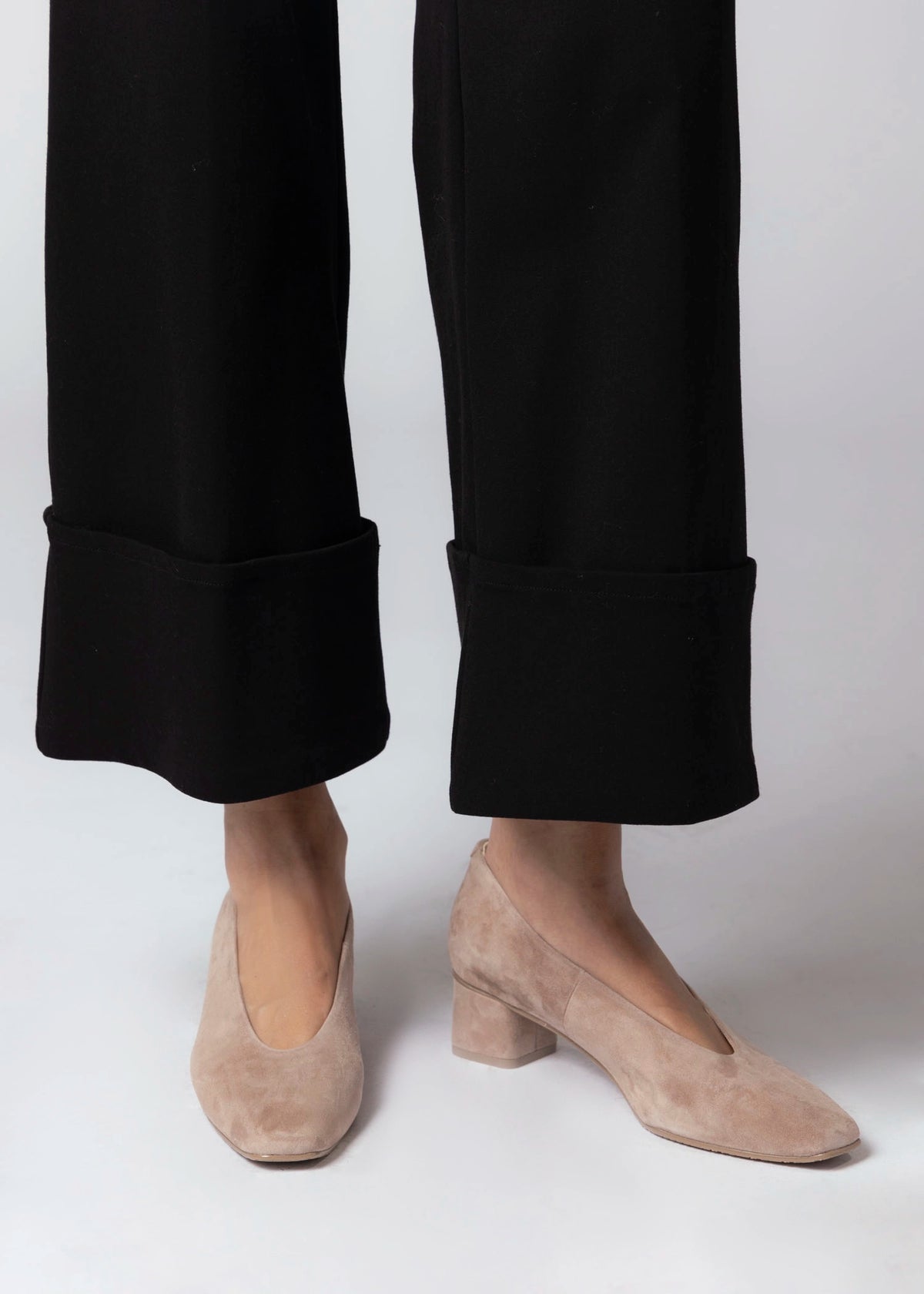 swatch_Military Suede vaneli solara suede pump
