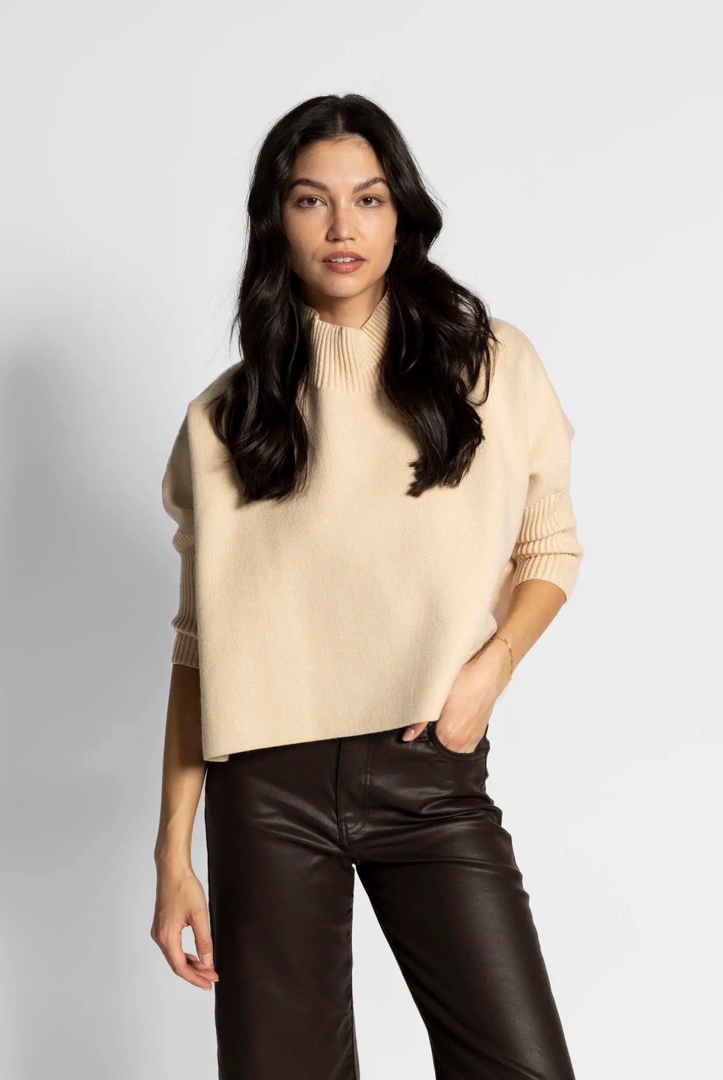 swatch_Ecru aja sweater