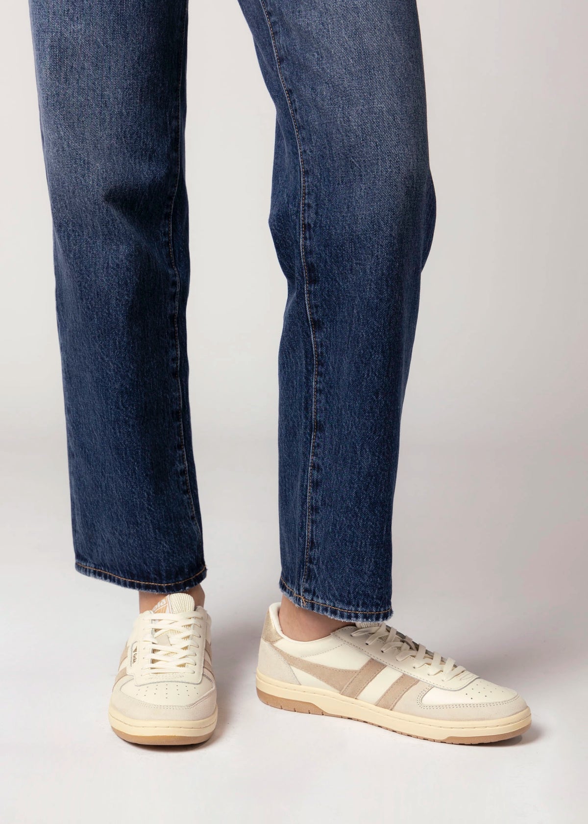 swatch_Off White/Bone/Gold gola hawk sneaker
