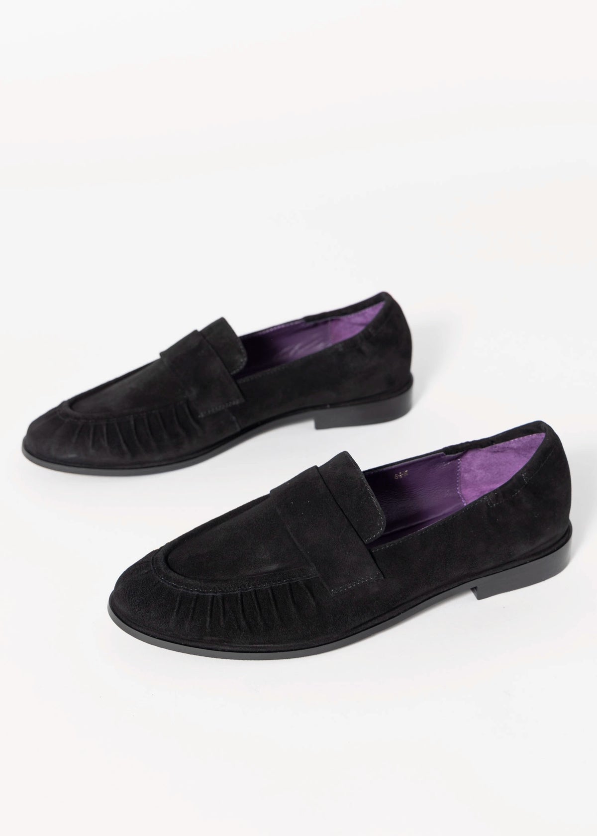 swatch_Black Suede vaneli ailsa suede ruched loafer