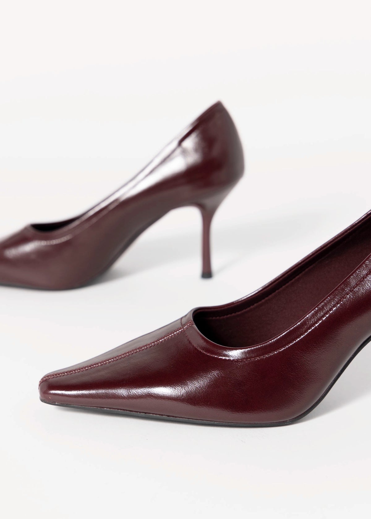 swatch_Burgundy steve madden hexx pointed toe pump