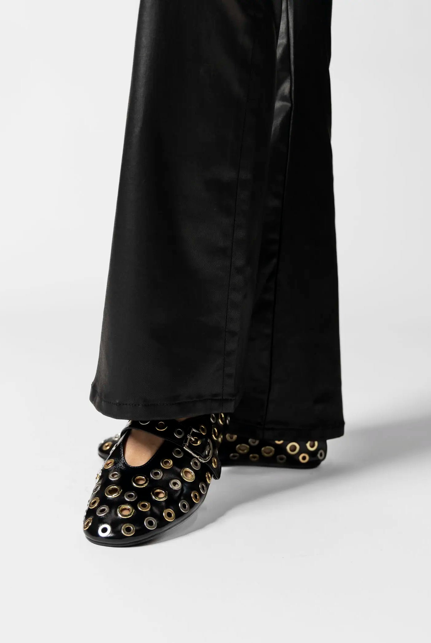 swatch_black holed flat flat shoes