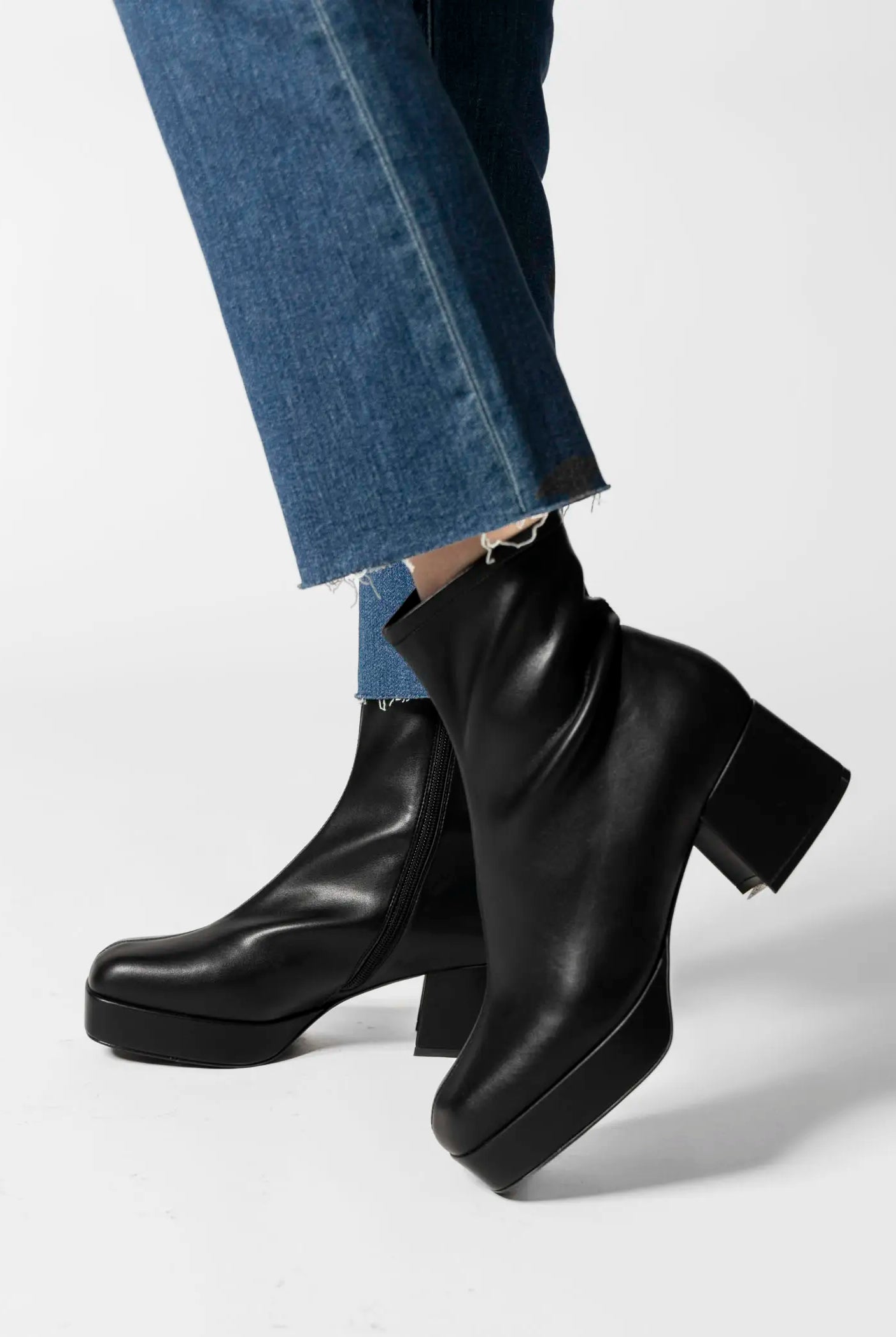 swatch_black capacity ankle boot ankle boots