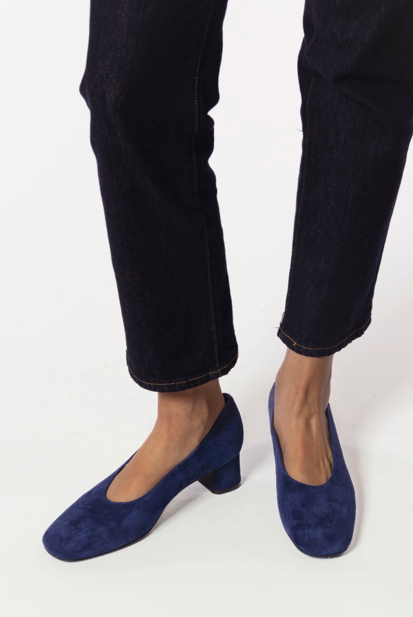 swatch_Navy Suede trusted pump