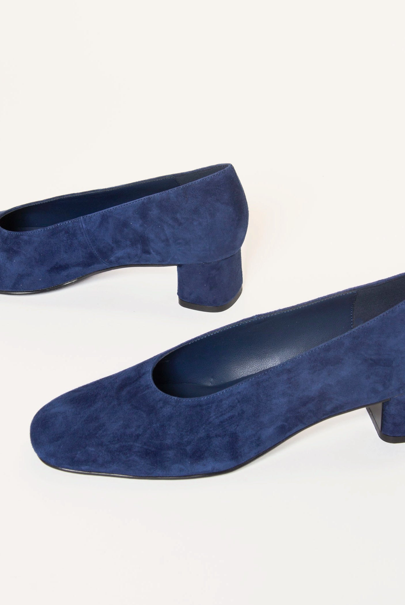 swatch_Navy Suede trusted pump