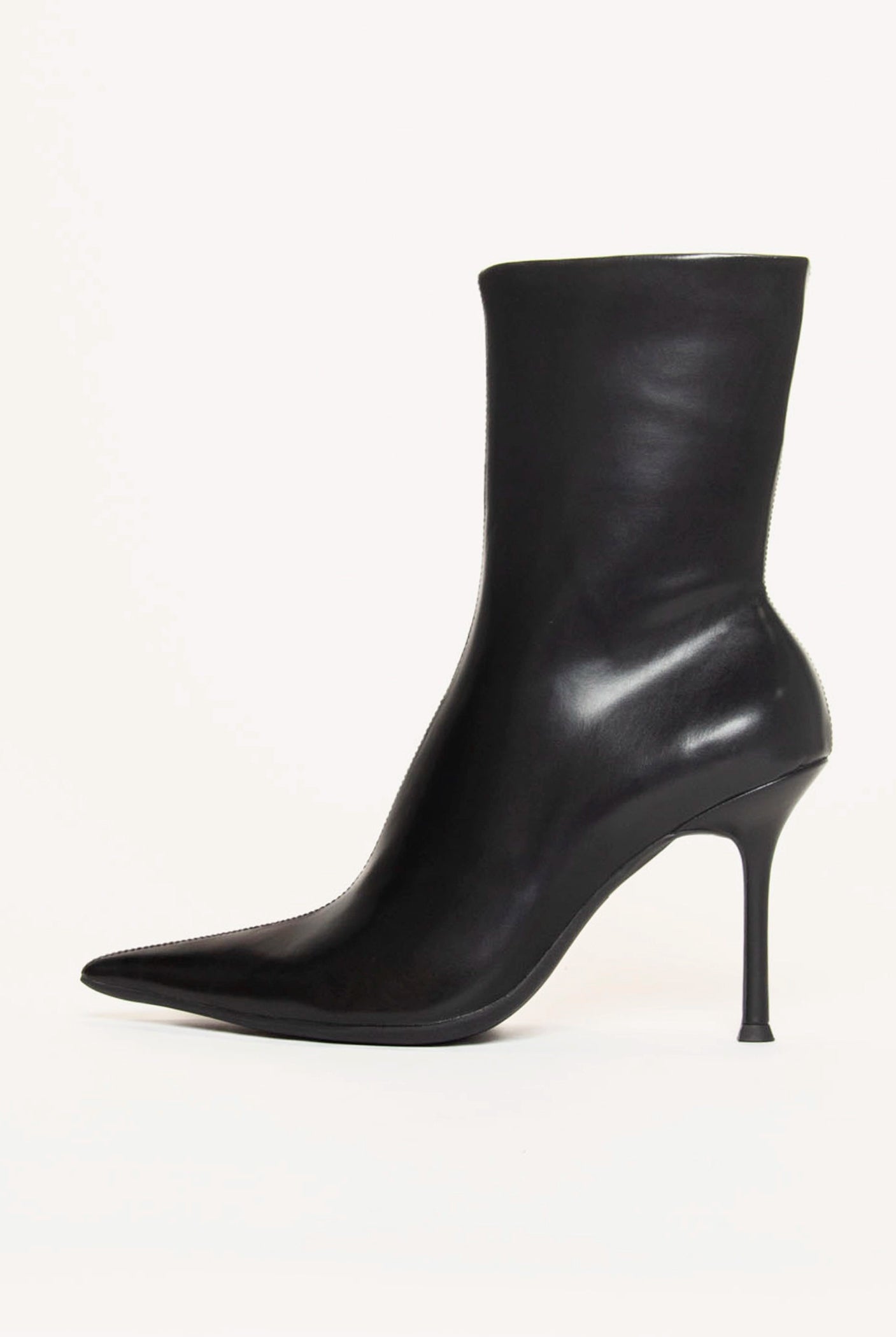 swatch_Black daring bootie jeffrey campbell