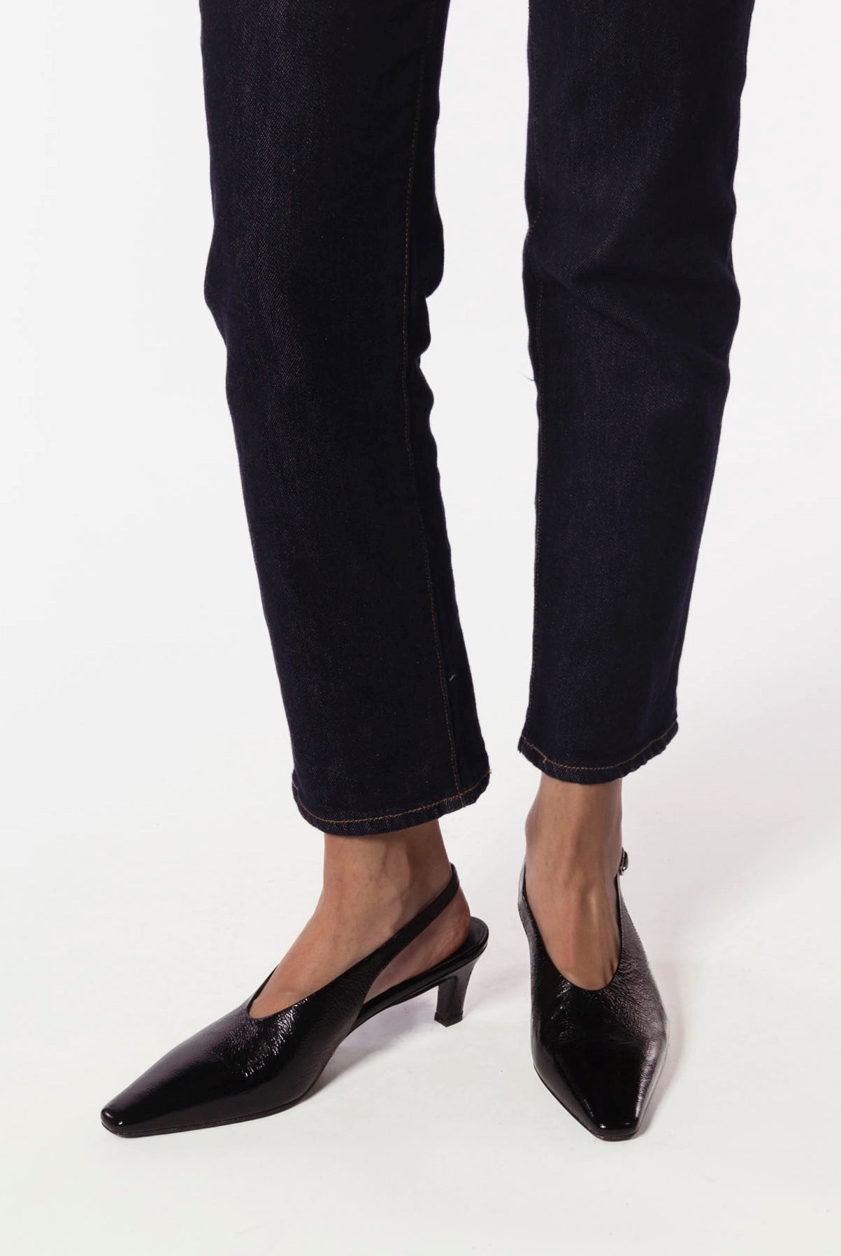 swatch_Black Patent slingback pump shoes