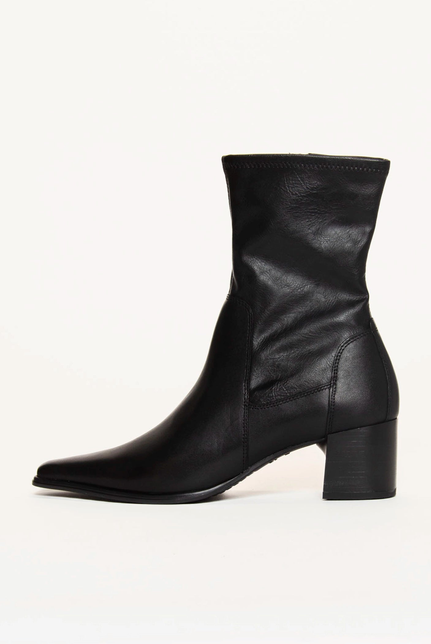 swatch_Black Leather giselle boots vagabond shoes