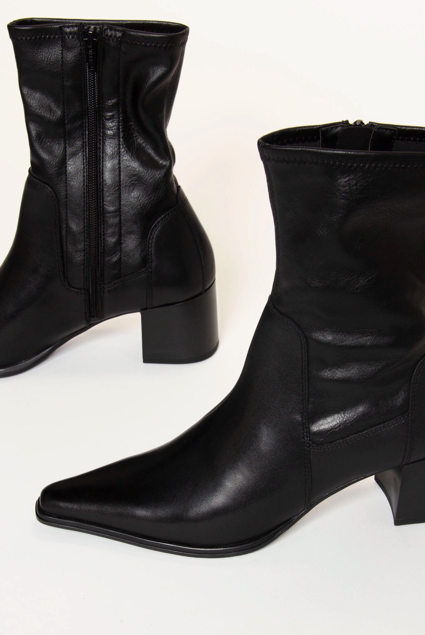 swatch_Black Leather giselle boots vagabond shoes