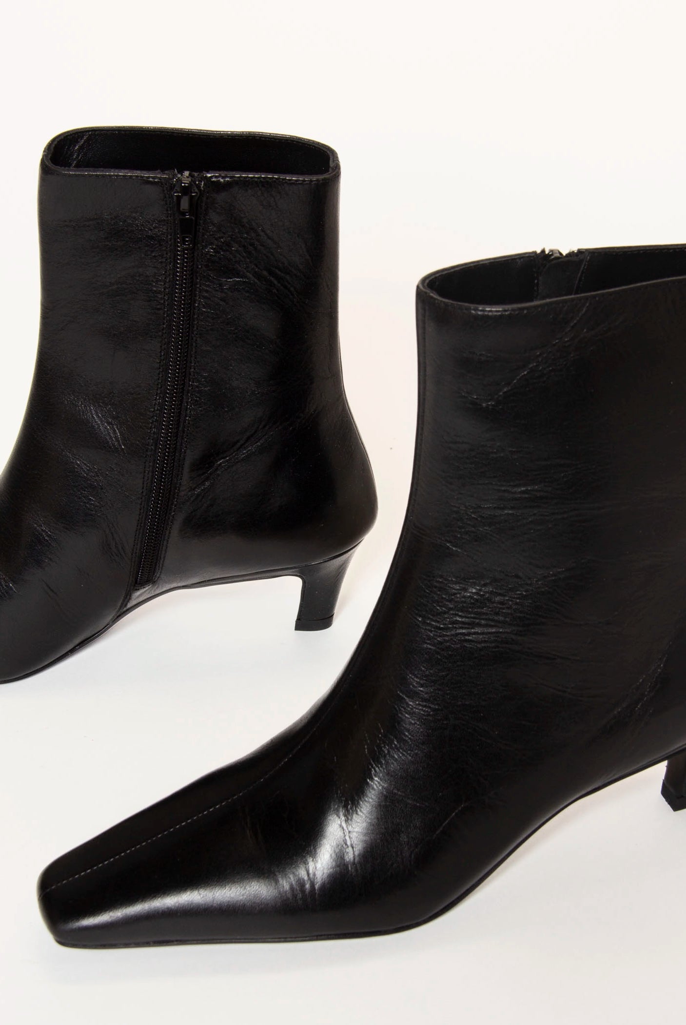 swatch_Black Leather estelle boots