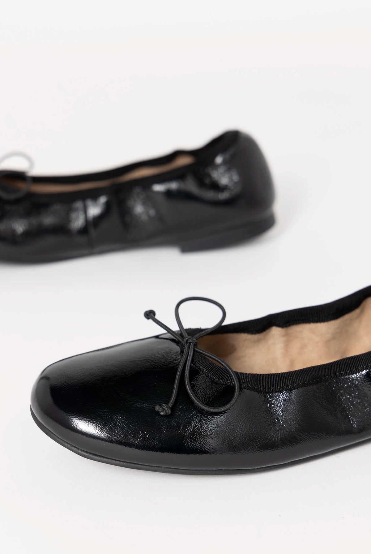 swatch_Patent Black tony bianco chelsea ballet flat