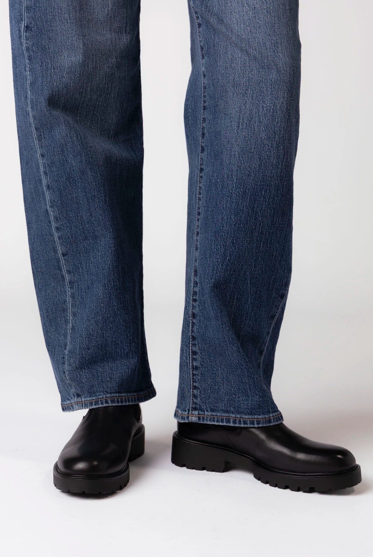 swatch_Black Leather vagabond kenova chelsea boot