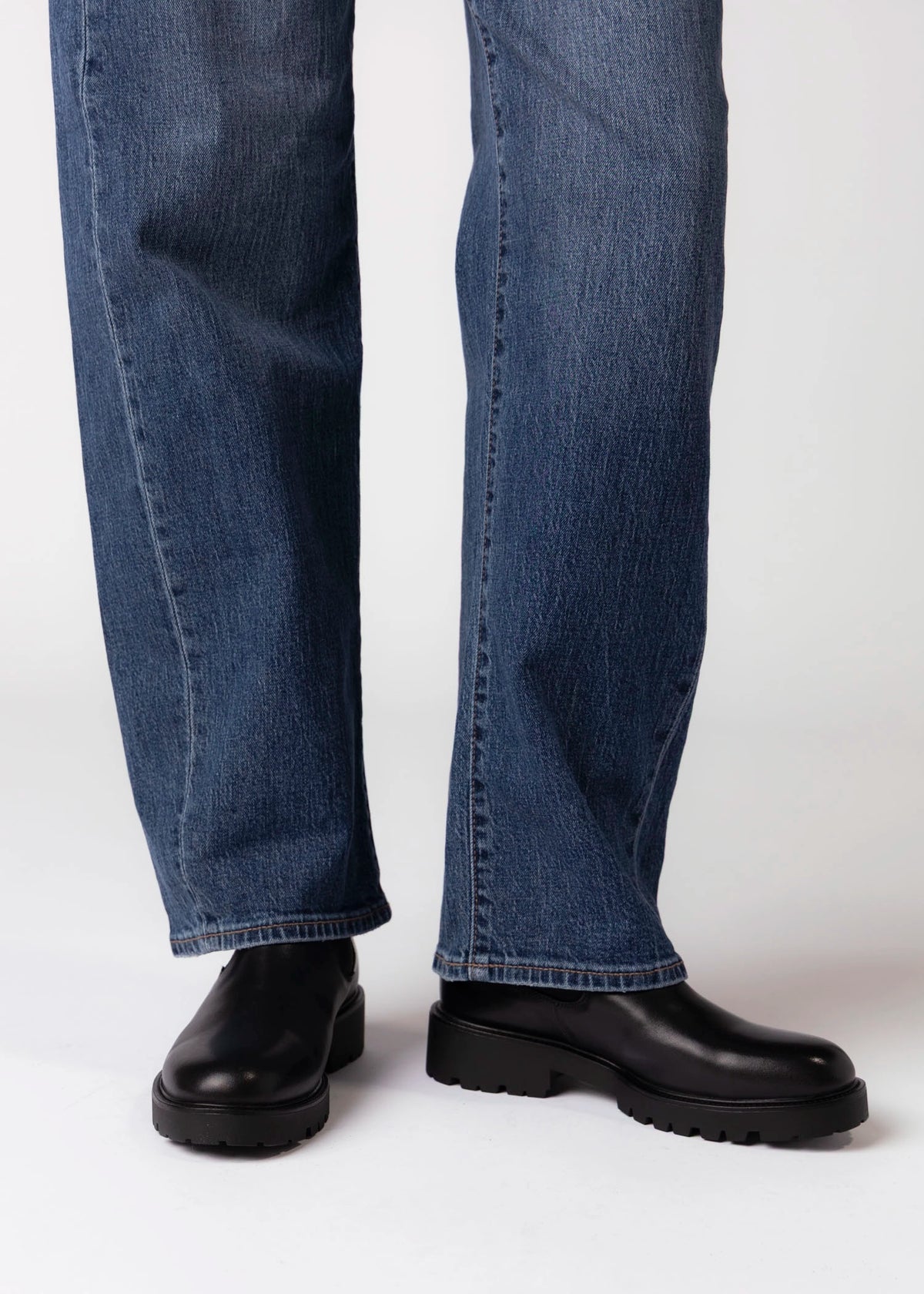 swatch_Black Leather vagabond kenova chelsea boot