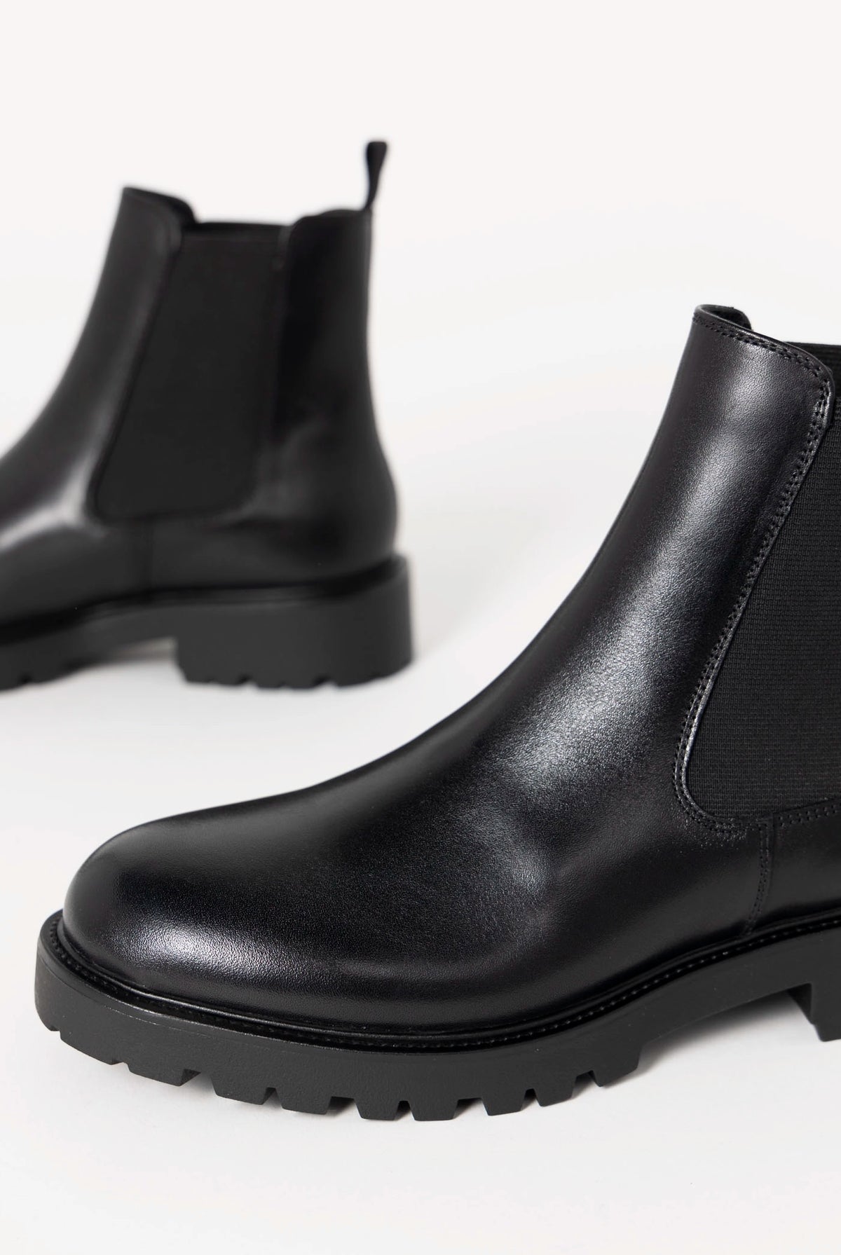 swatch_Black Leather vagabond kenova chelsea boot