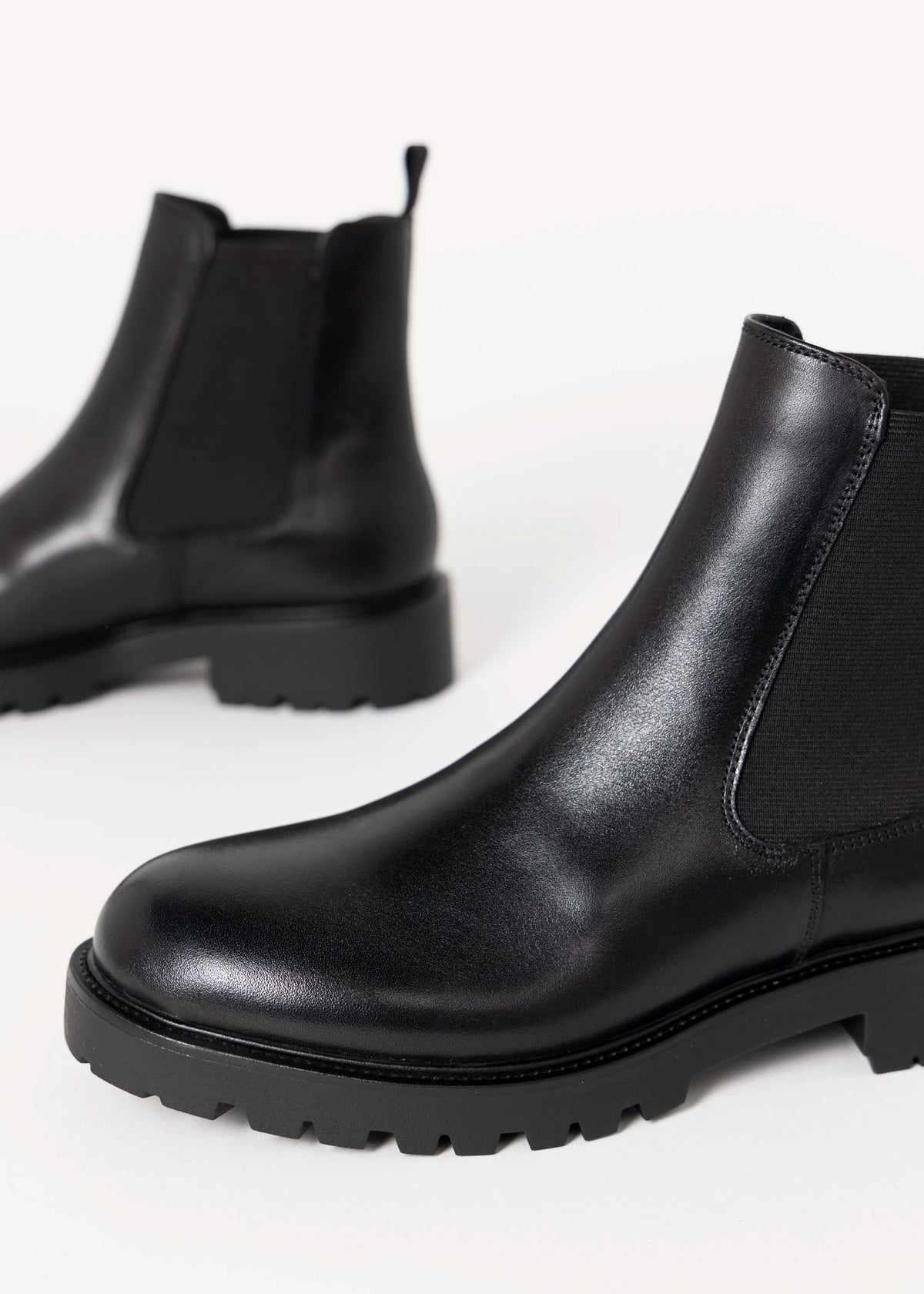 swatch_Black Leather vagabond kenova chelsea boot