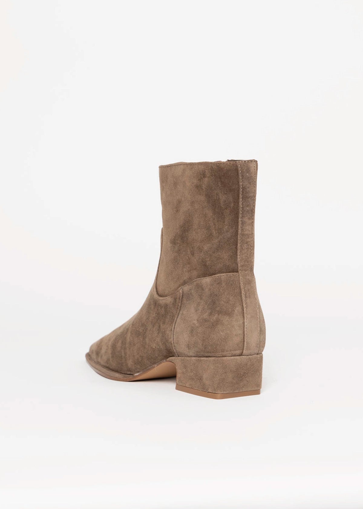 swatch_Taupe Suede steve madden dorene ankle boot
