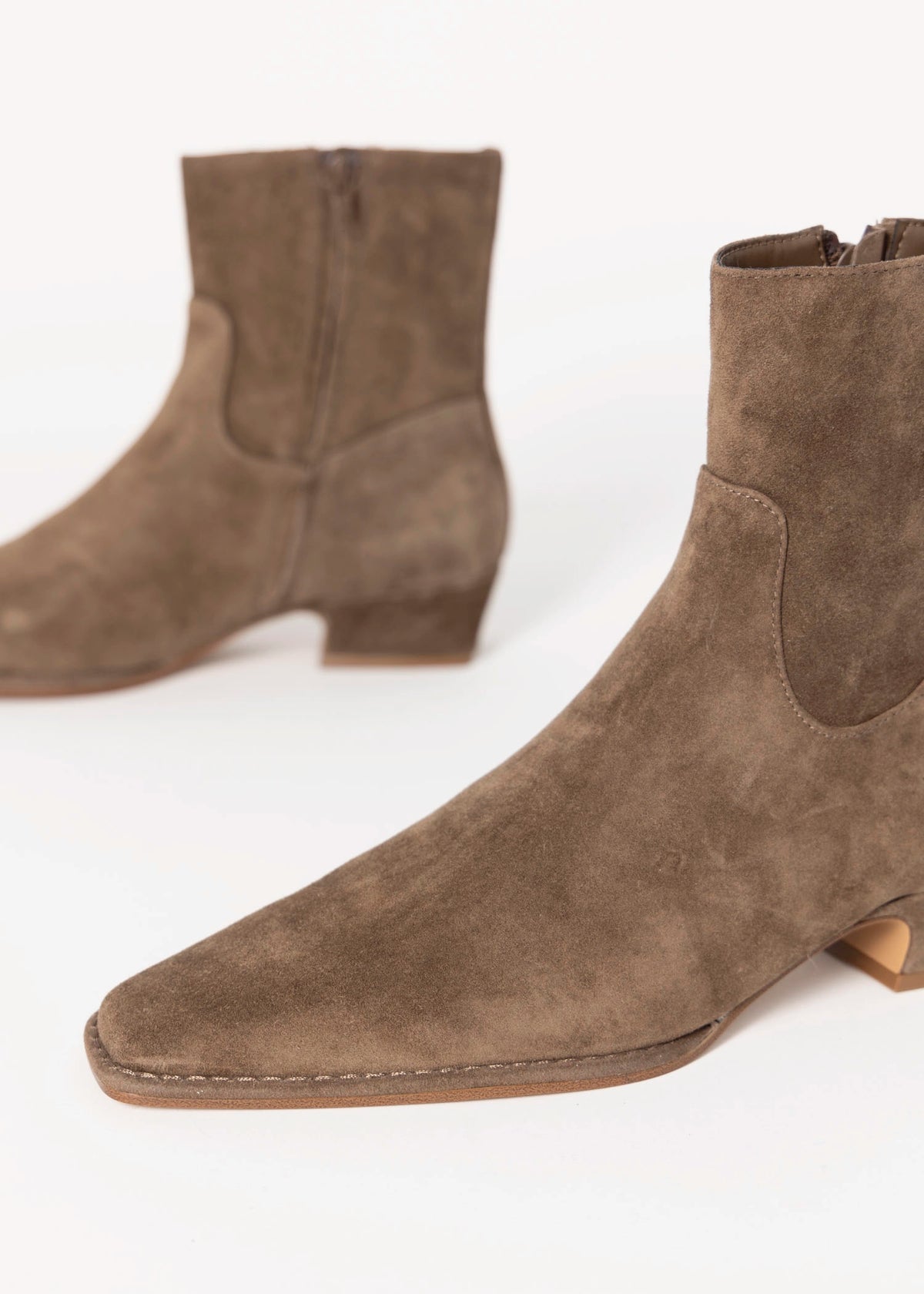 swatch_Taupe Suede steve madden dorene ankle boot
