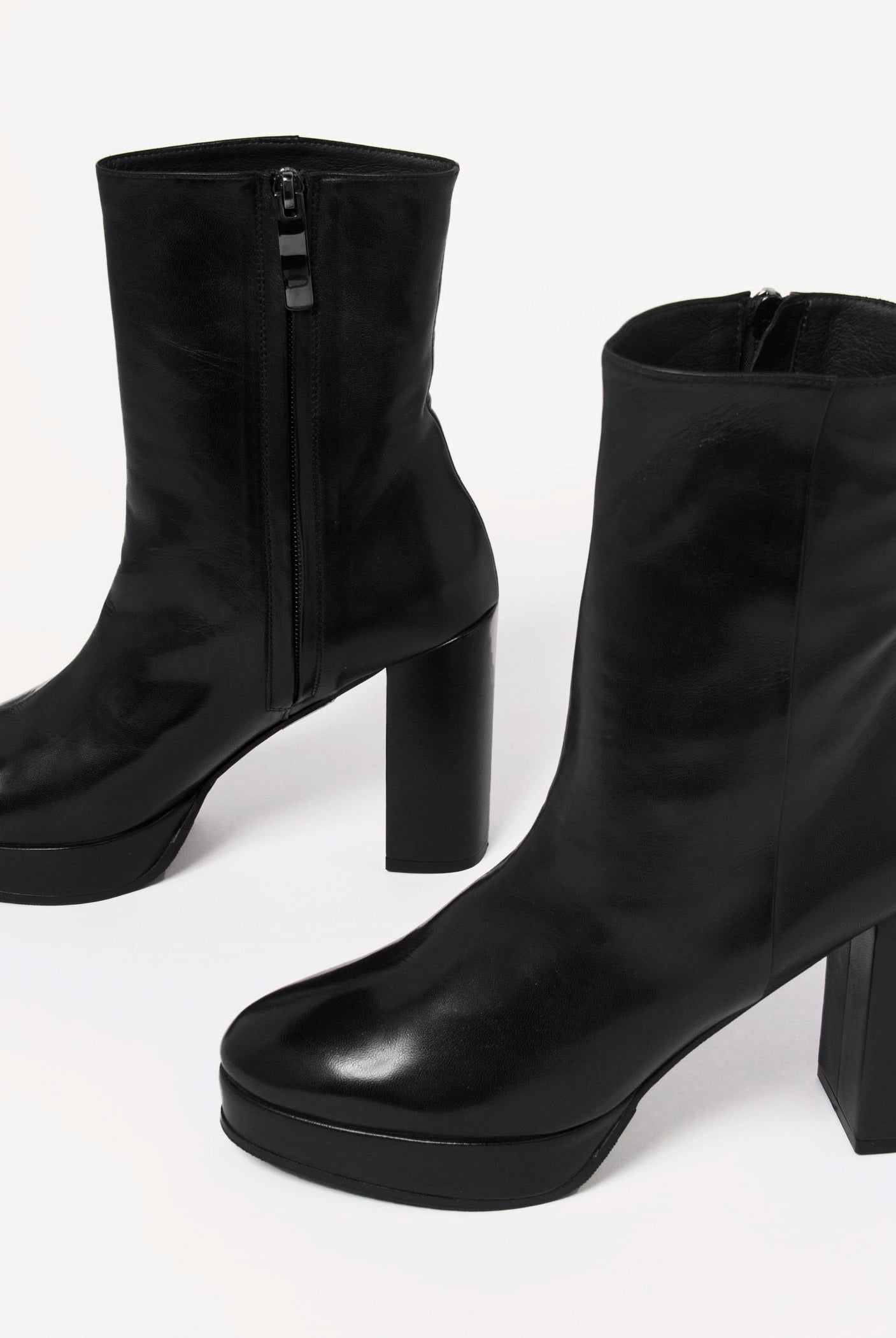 swatch_Black Leather platform boot shoes