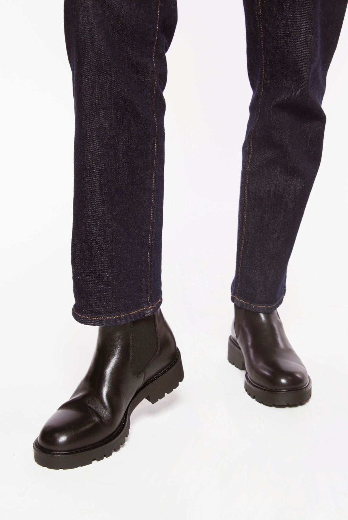 swatch_Black Leather kenova chelsea boot boots