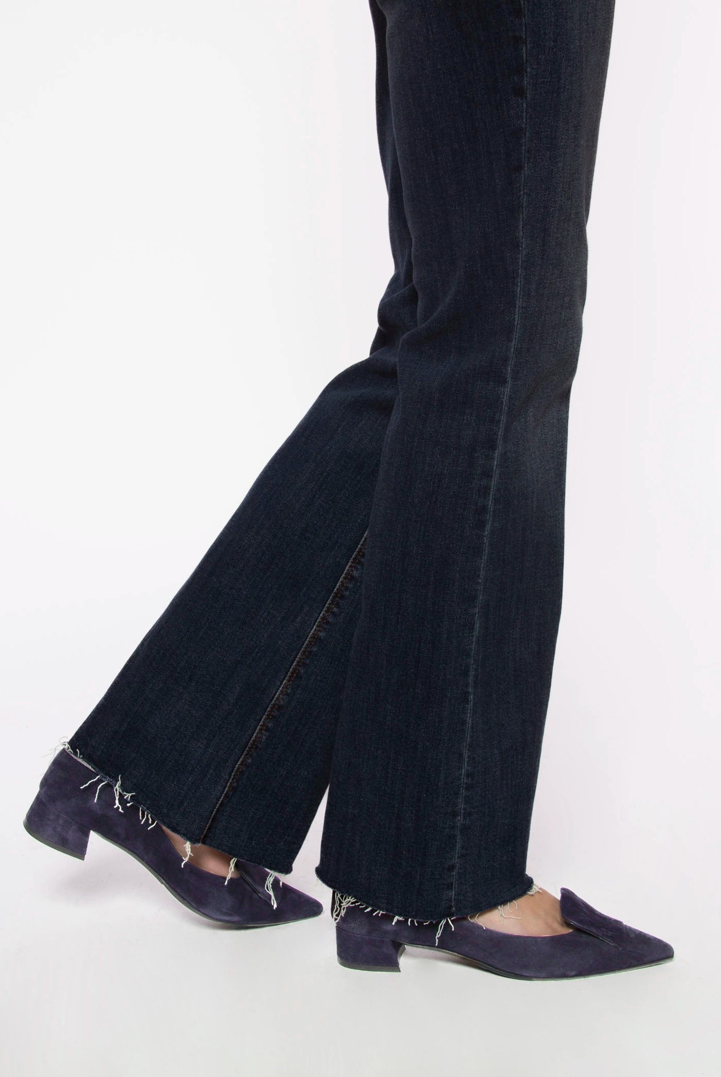 swatch_Navy Suede low heel pump shoes