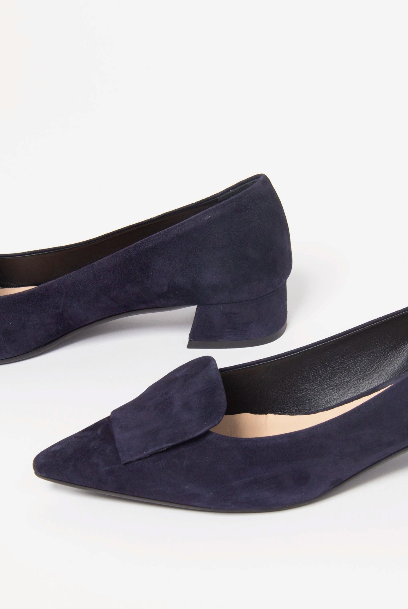 swatch_Navy Suede low heel pump shoes