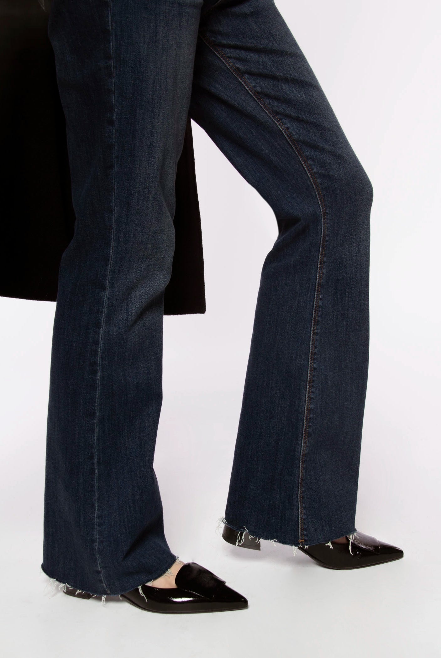 swatch_Black Patent low heel pump shoes