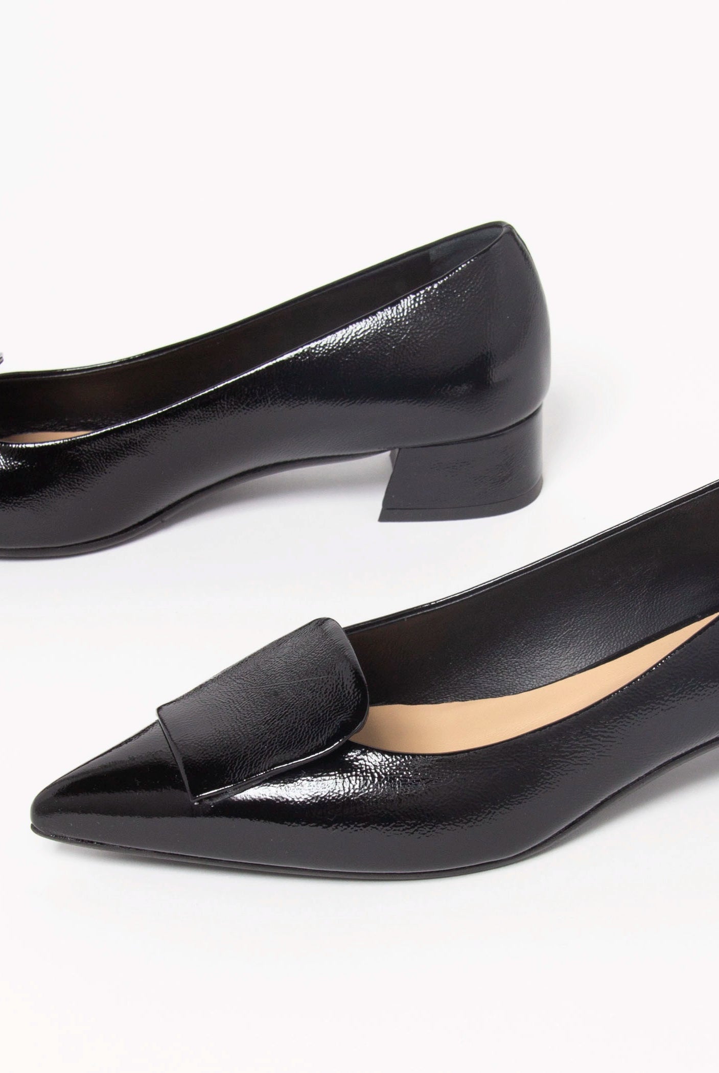 swatch_Black Patent low heel pump shoes