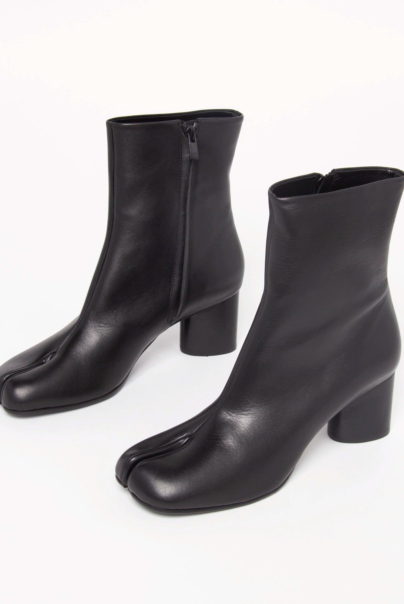 swatch_Black Leather tabi boot boots