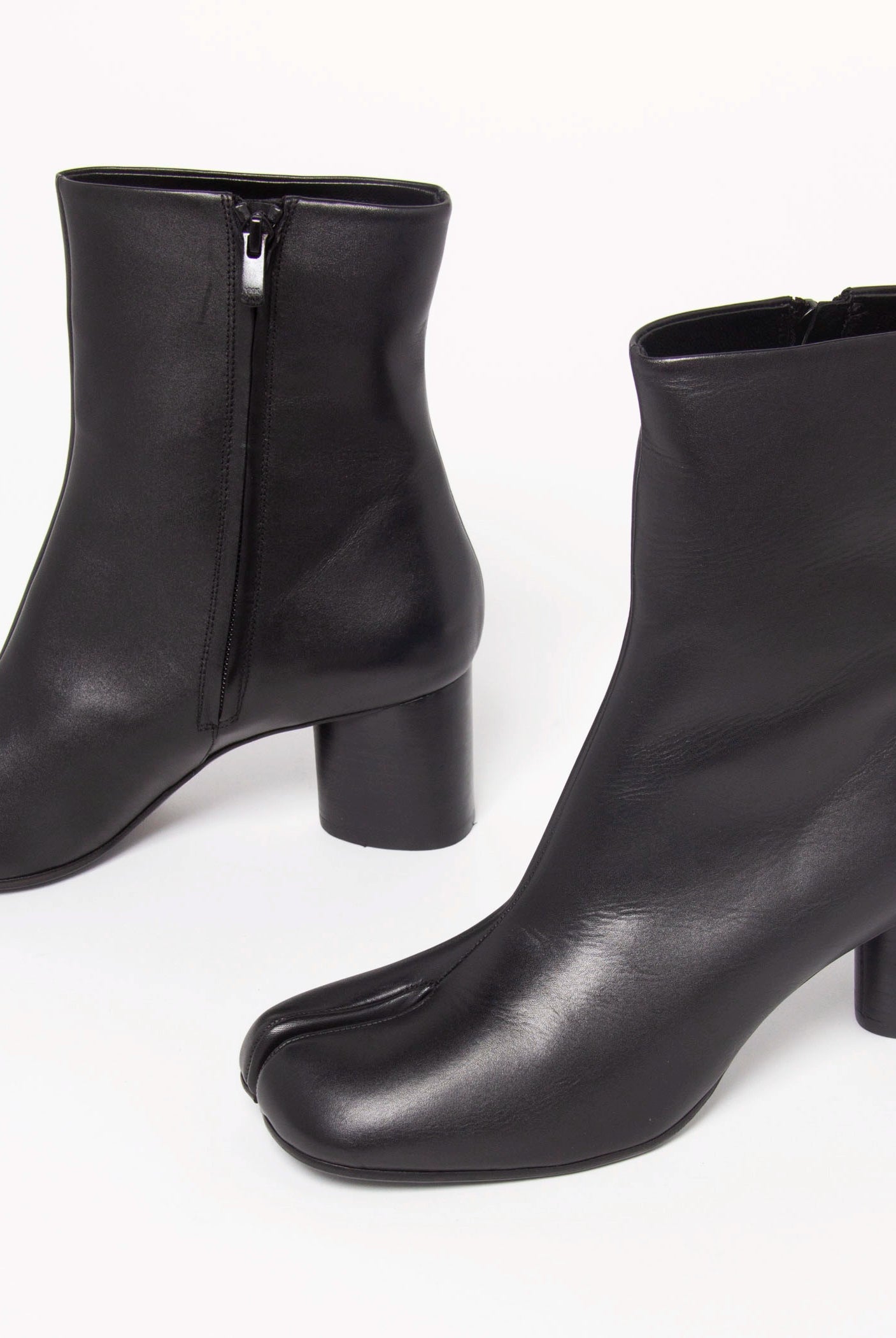 swatch_Black Leather tabi boot boots