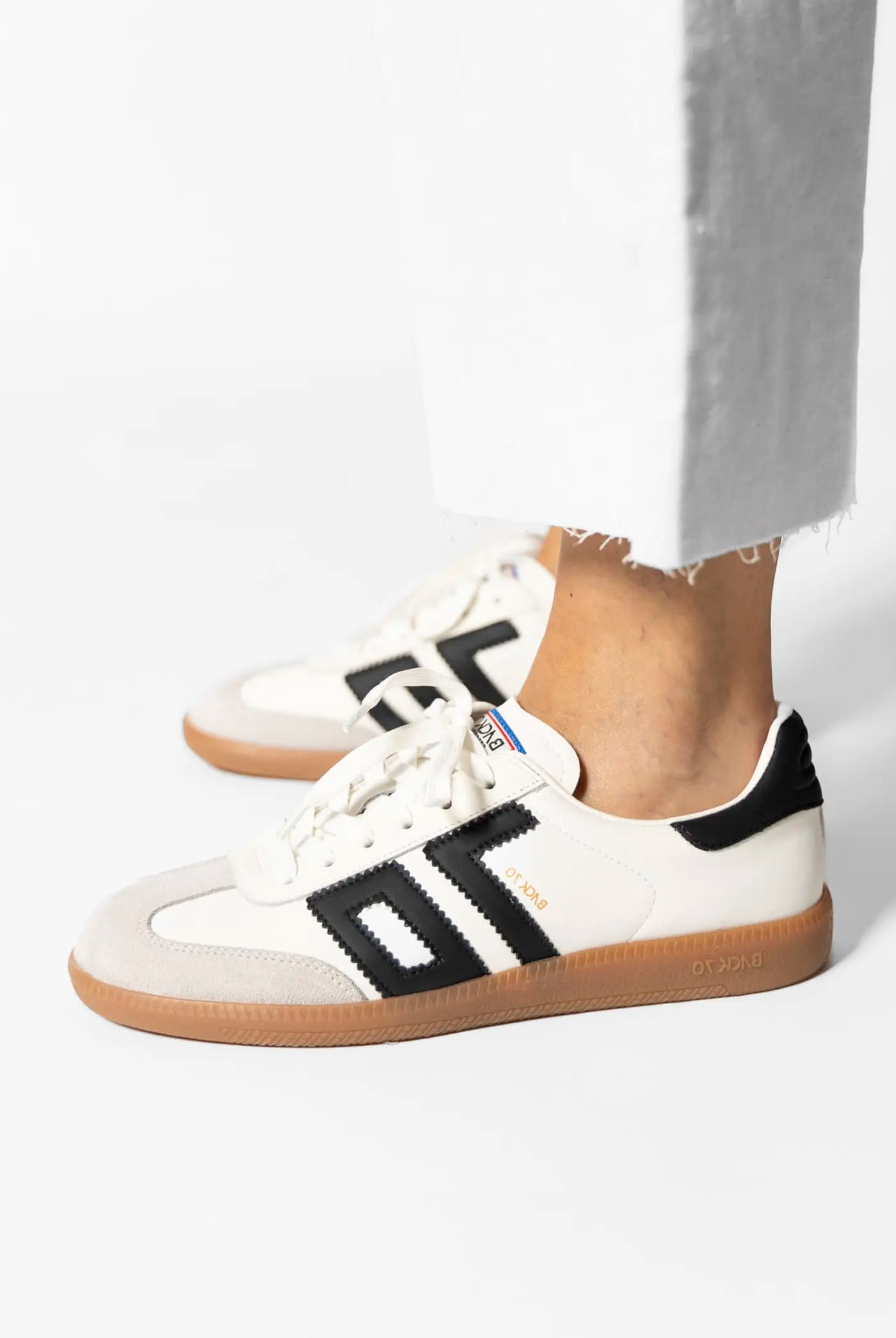 swatch_black/white cloud lace up sneaker shoes