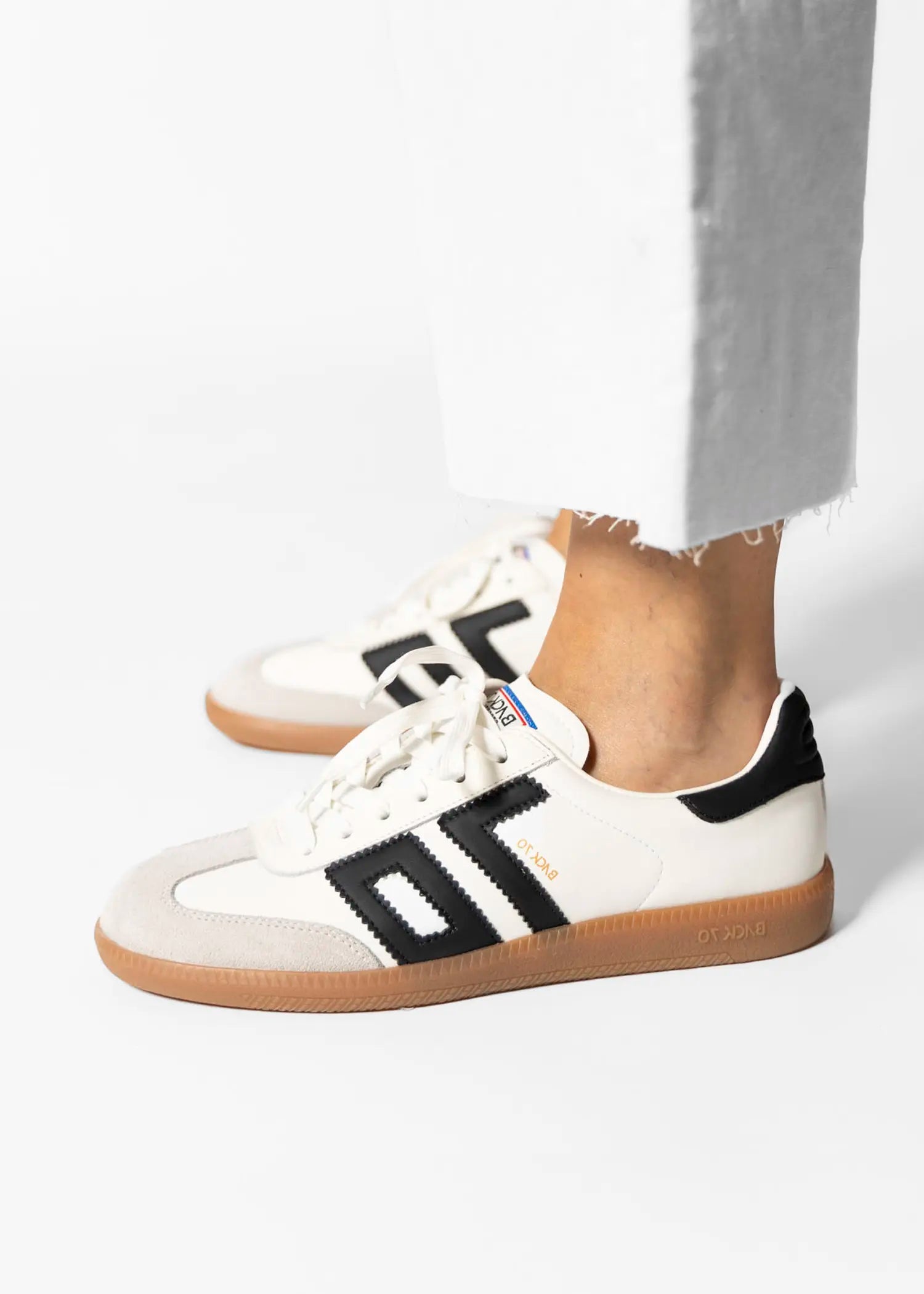 swatch_black/white cloud lace up sneaker shoes