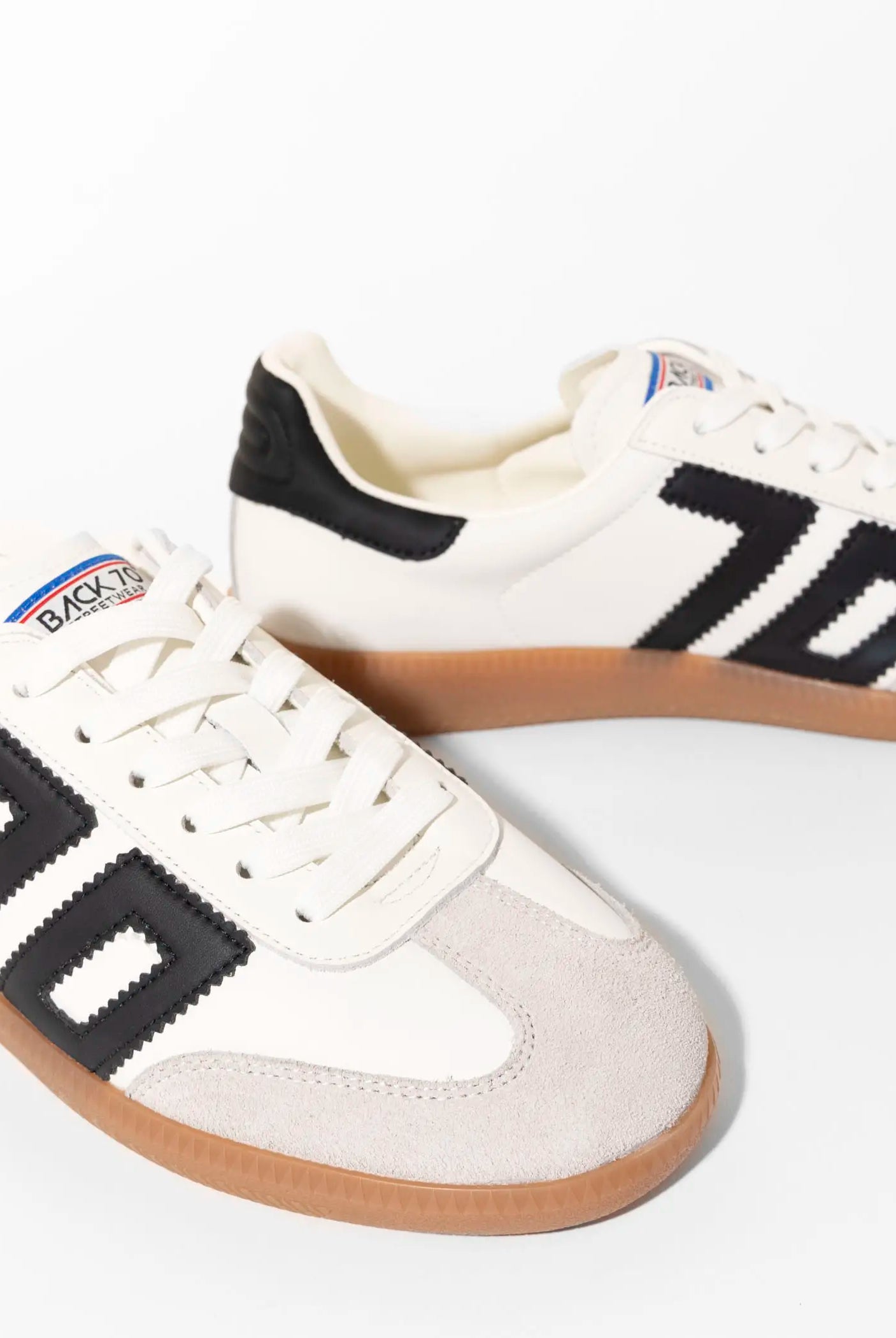 swatch_black/white cloud lace up sneaker shoes