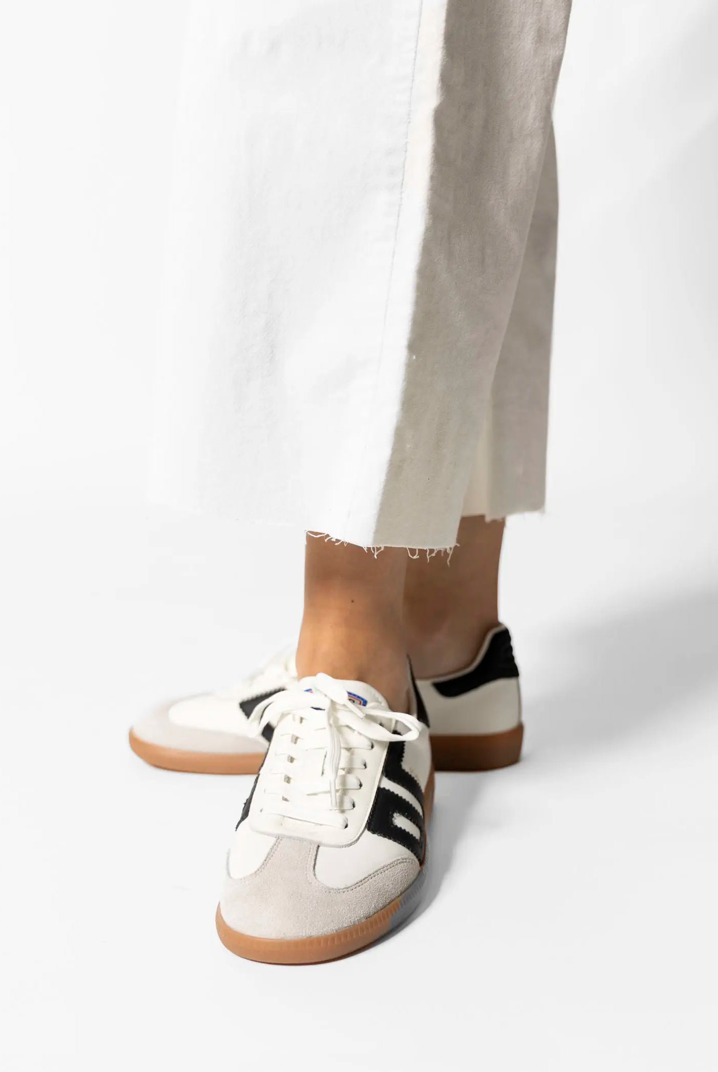 swatch_black/white cloud lace up sneaker shoes