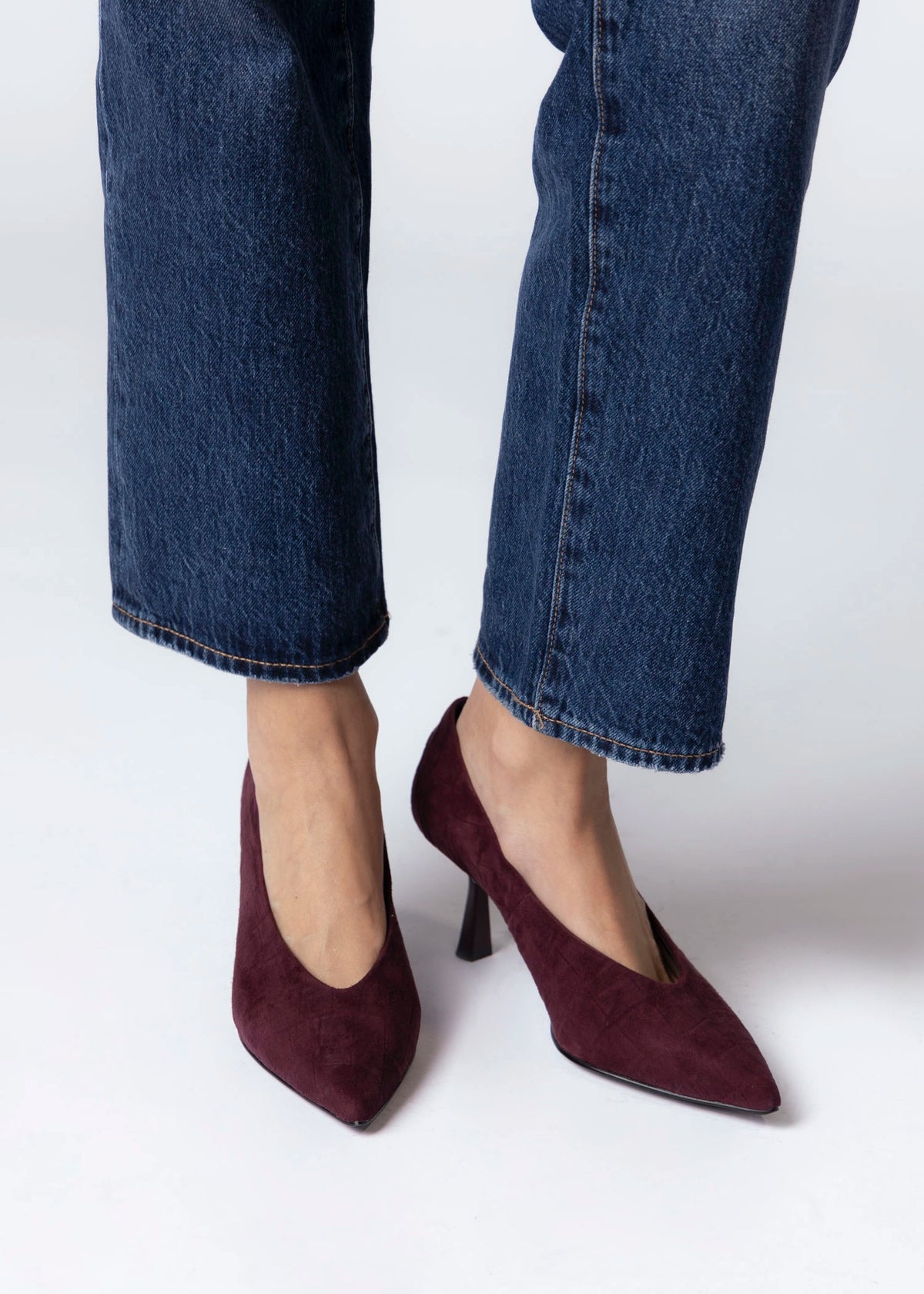 swatch_Burgundy Croco bibi lou tiare suede pump