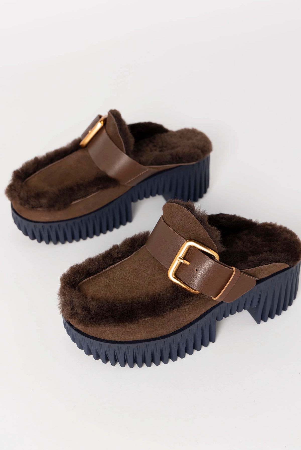 swatch_Chocolate 4ccccees plia amber platform shearling clog