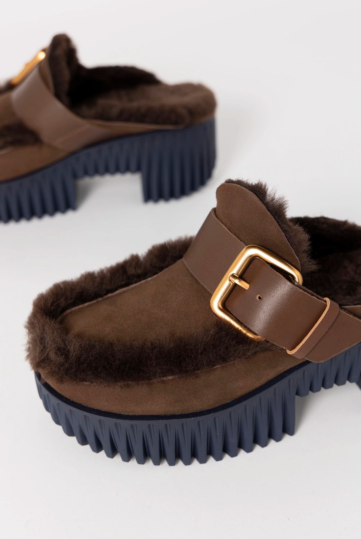 swatch_Chocolate 4ccccees plia amber platform shearling clog