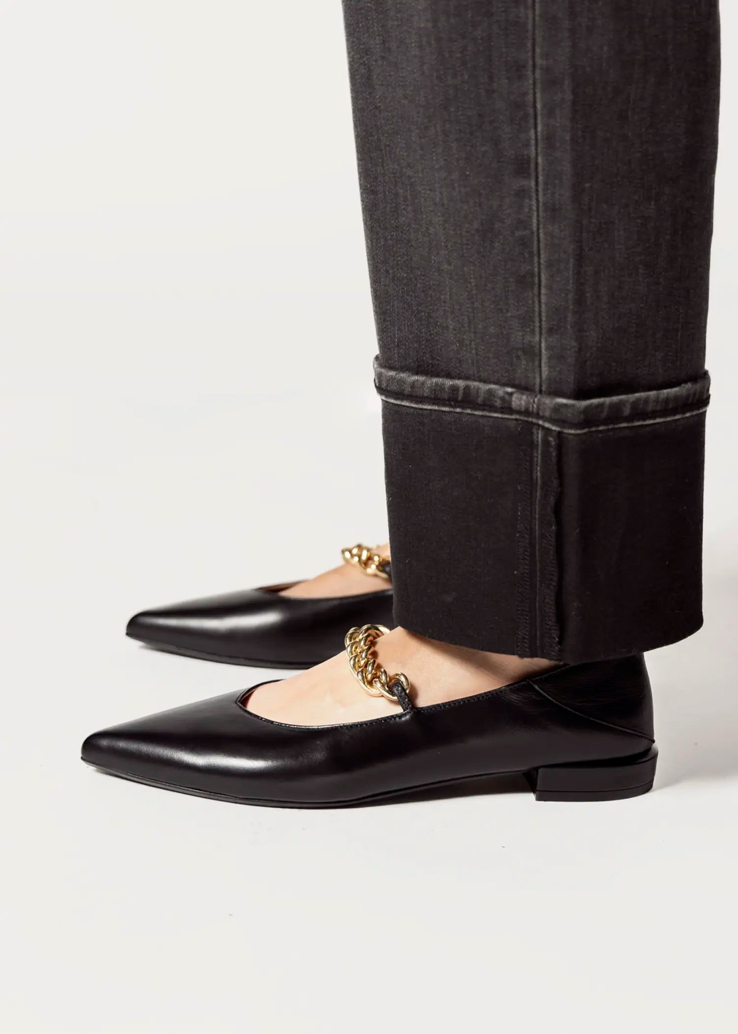swatch_black leather flat with chain flat shoes