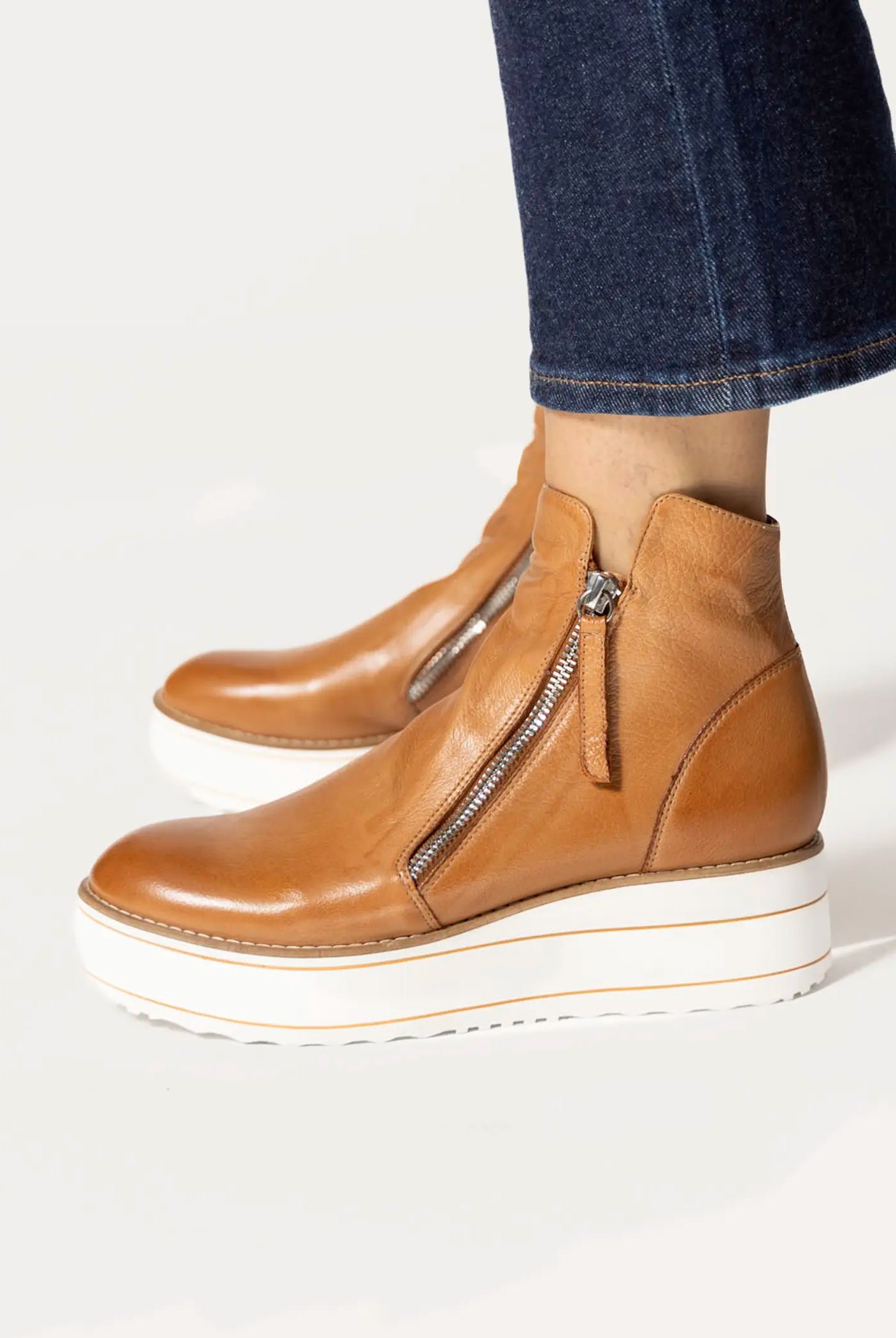 swatch_tan leather nene platform boot ankle boots