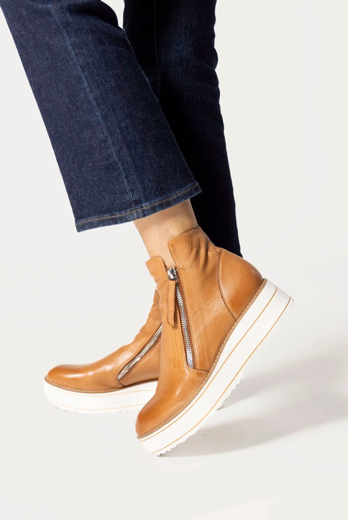 swatch_tan leather nene platform boot ankle boots