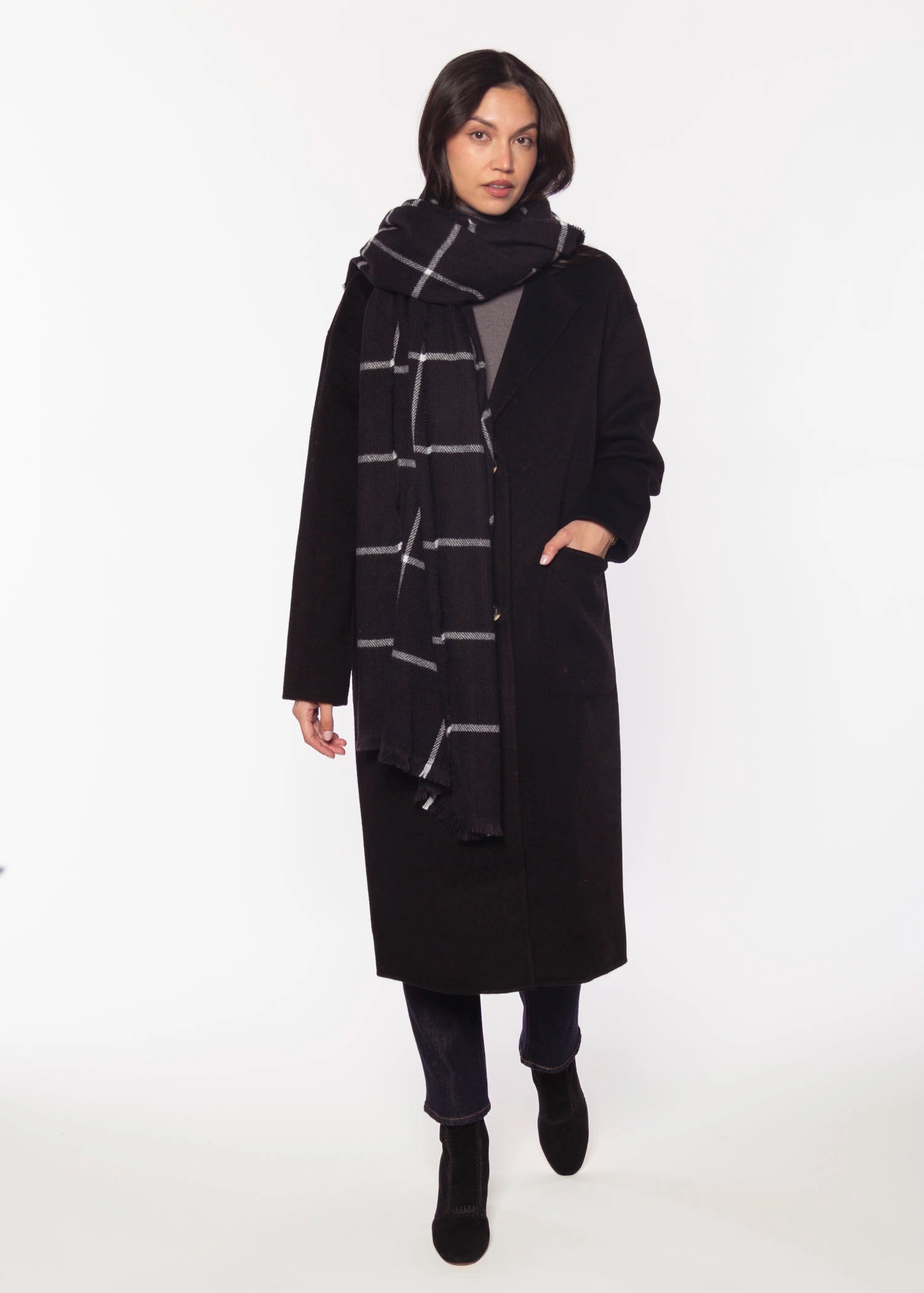 swatch_Black moochy scarf