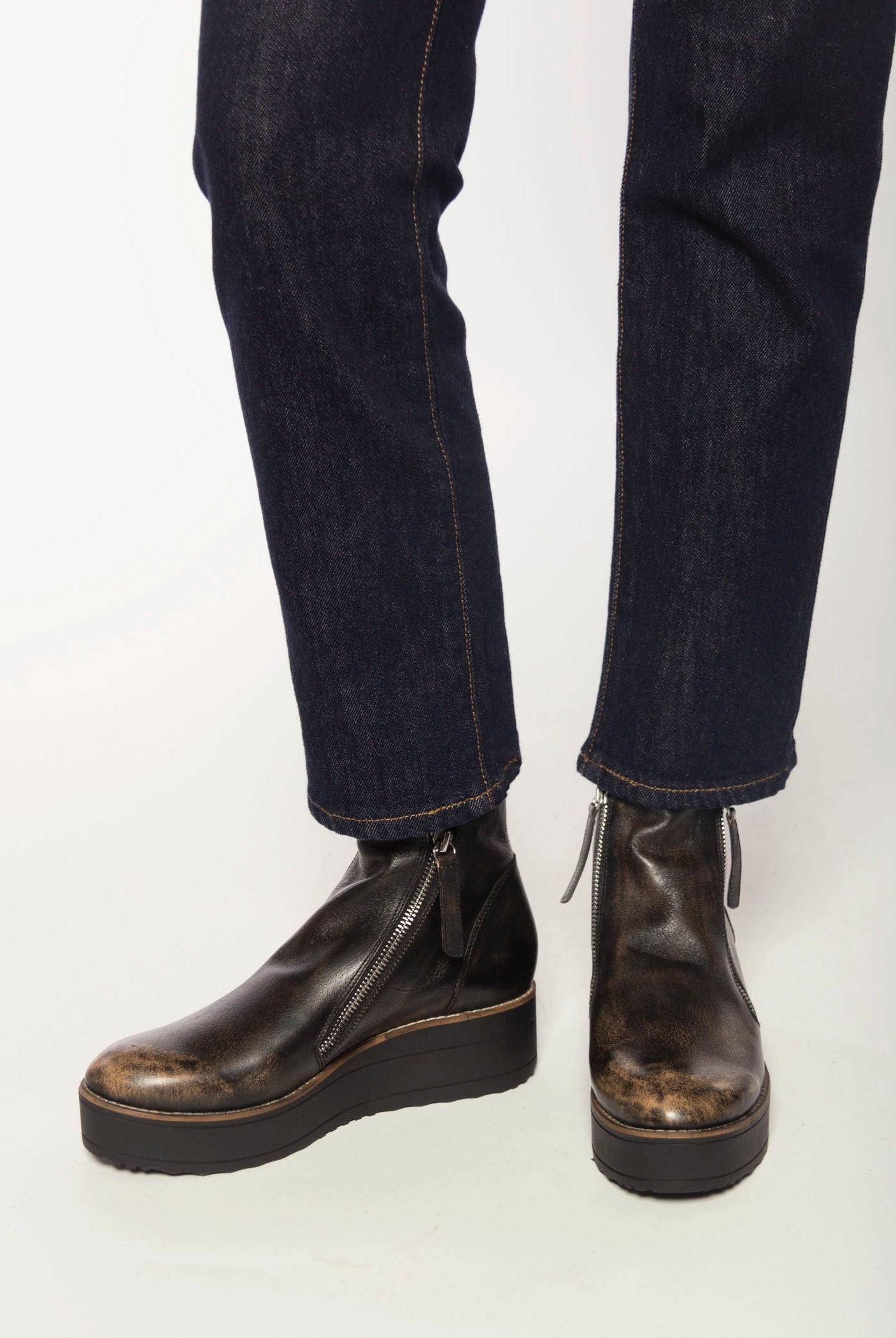 swatch_Smokey/Black nene platform boot