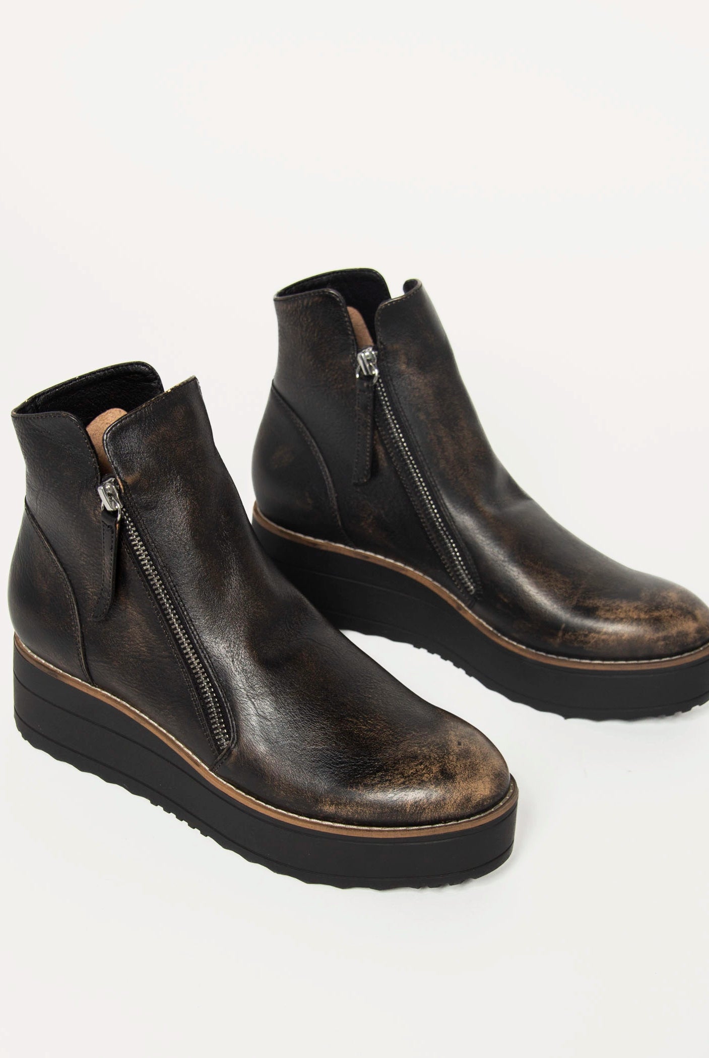 swatch_Smokey/Black nene platform boot