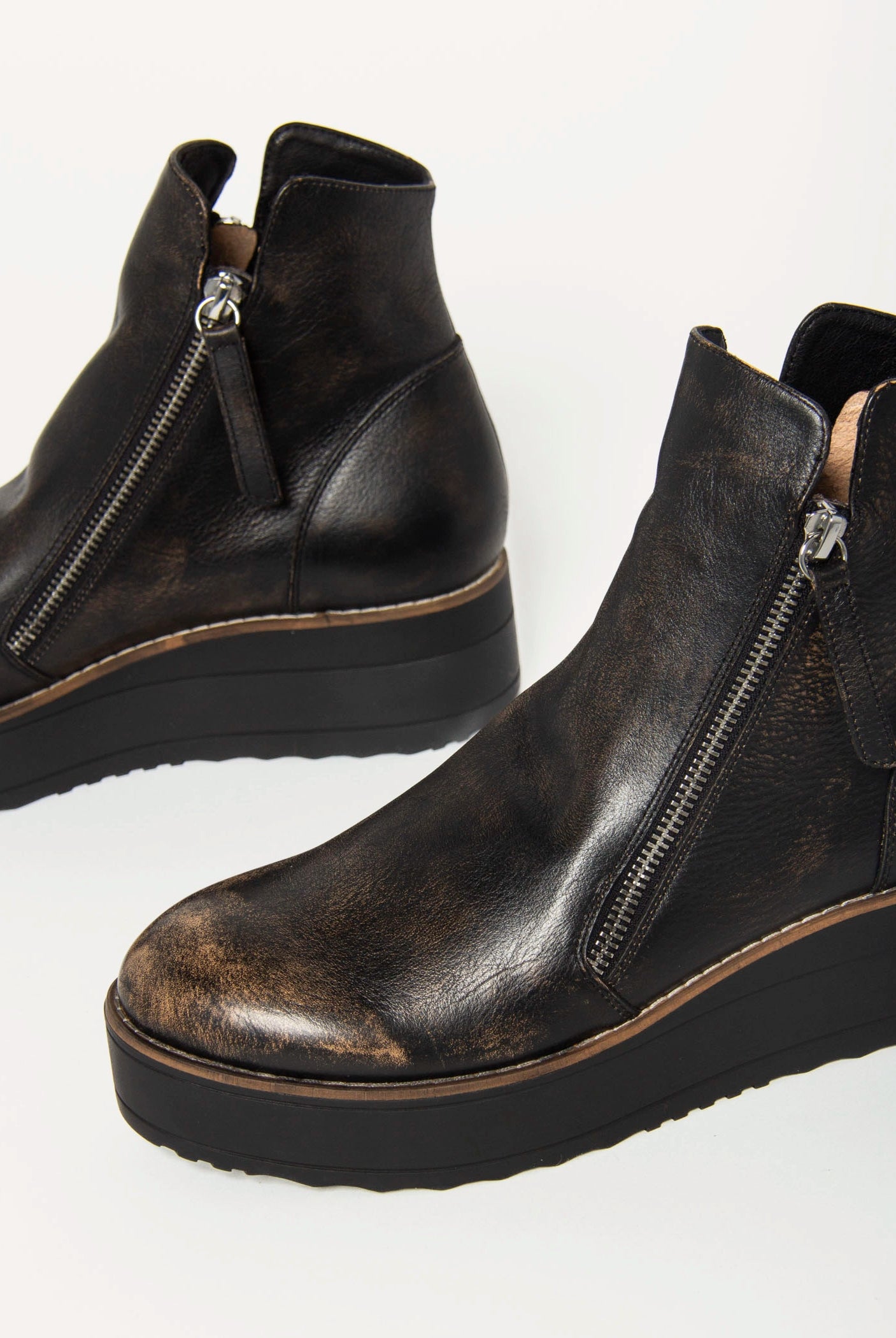 swatch_Smokey/Black nene platform boot