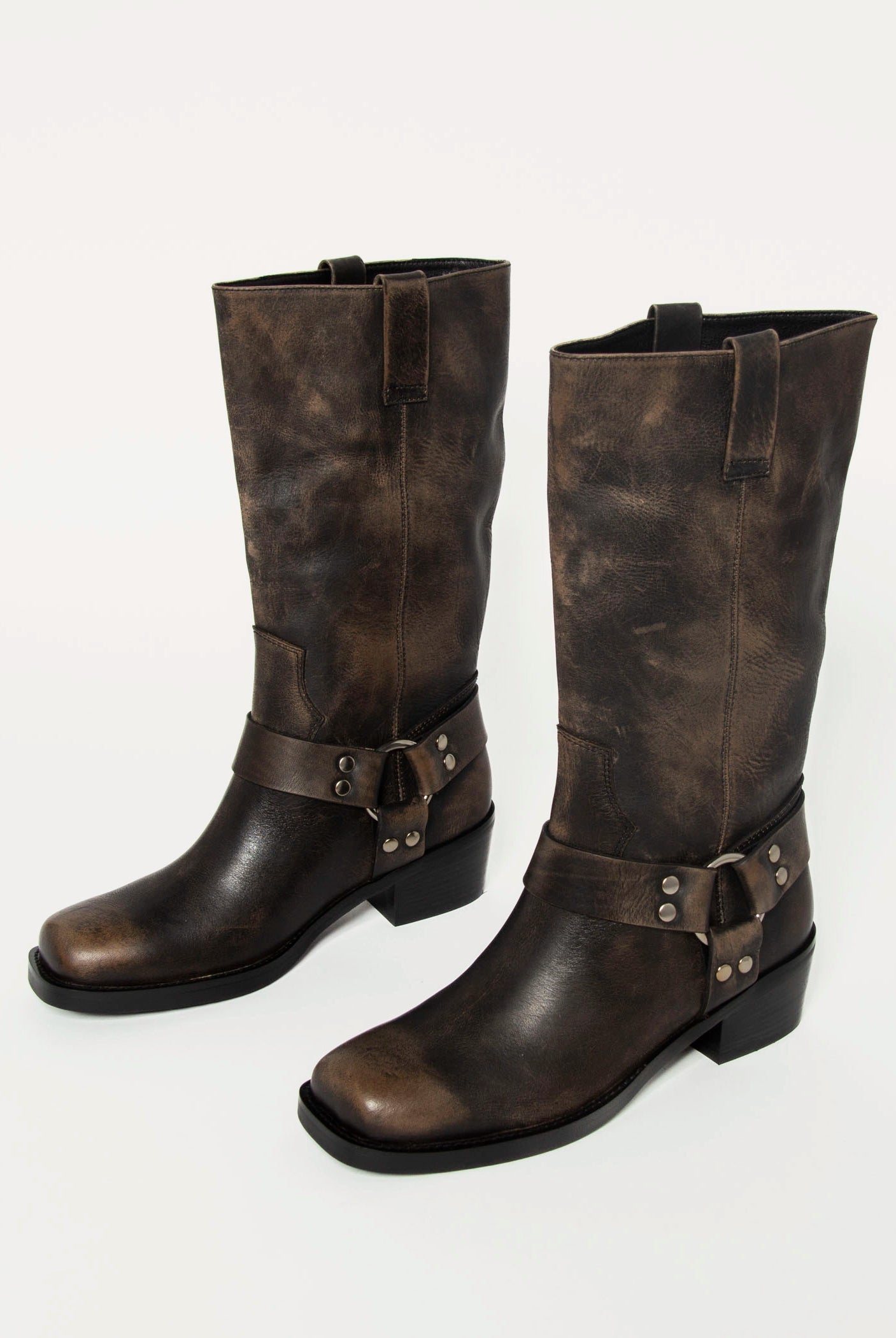 swatch_Black hervee distressed boot